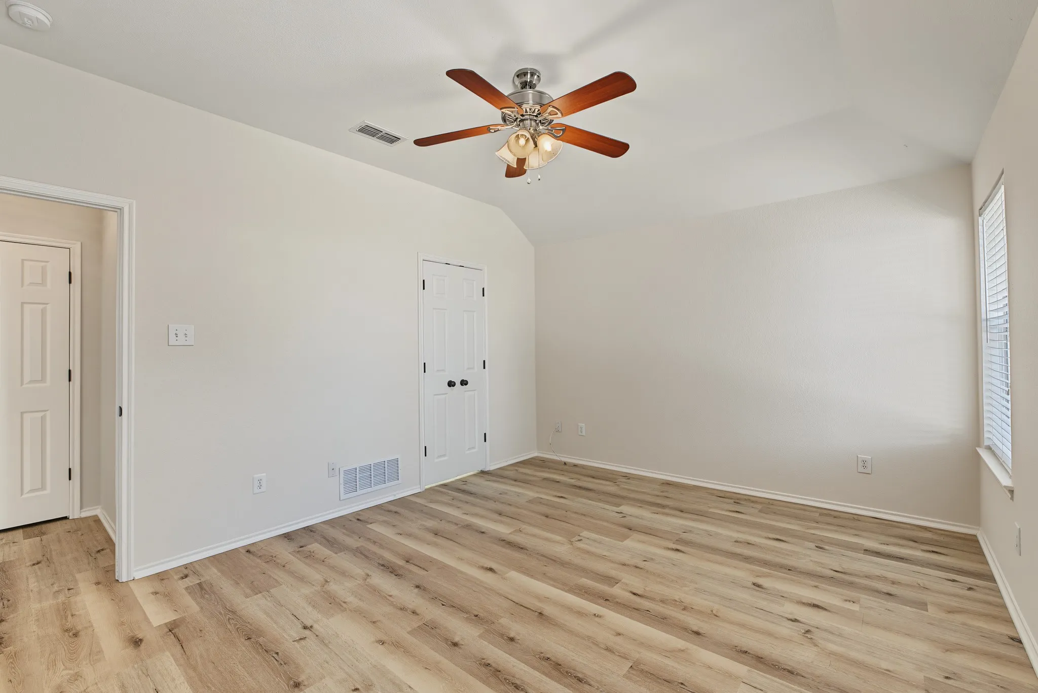 Single Family Residence For Sale in Wise County , 204 Troxell Boulevard, Rhome, Texas 76078, 3 Bedroom, 2 Bathroom, Garage spaces, 1,640 Sqft, built in 2002, mls#21387513, Real Estate Agent in Rhome, Homes For Sale in Wise county, Homes For Sale in Rhome, Realtor in Rhome Texas, Real Estate Brokerage Independent Realty Texas, Luminita Cordes Realtor