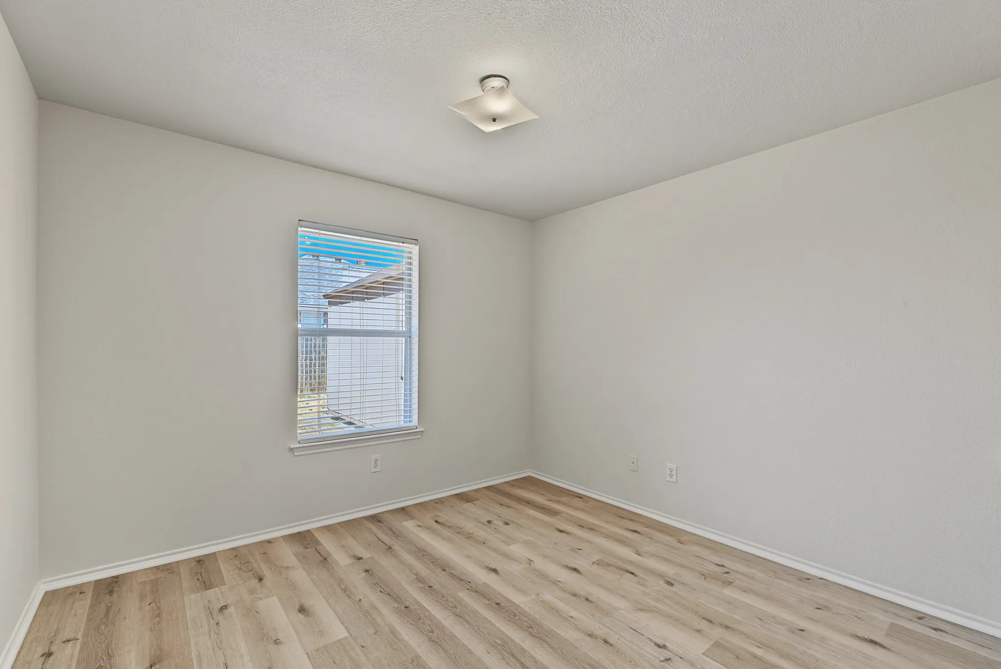 Single Family Residence For Sale in Wise County , 204 Troxell Boulevard, Rhome, Texas 76078, 3 Bedroom, 2 Bathroom, Garage spaces, 1,640 Sqft, built in 2002, mls#21387513, Real Estate Agent in Rhome, Homes For Sale in Wise county, Homes For Sale in Rhome, Realtor in Rhome Texas, Real Estate Brokerage Independent Realty Texas, Luminita Cordes Realtor