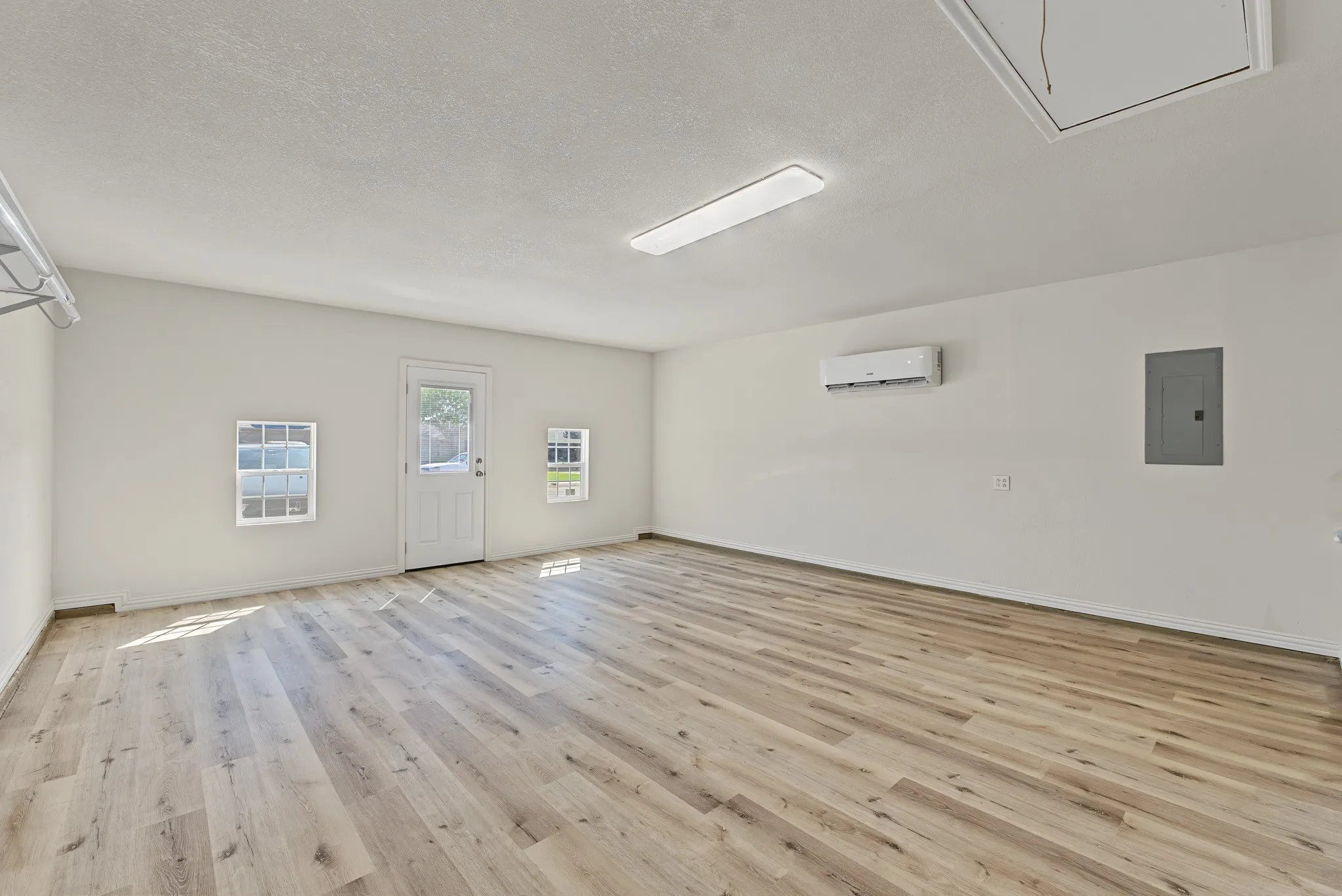 Single Family Residence For Sale in Wise County , 204 Troxell Boulevard, Rhome, Texas 76078, 3 Bedroom, 2 Bathroom, Garage spaces, 1,640 Sqft, built in 2002, mls#21387513, Real Estate Agent in Rhome, Homes For Sale in Wise county, Homes For Sale in Rhome, Realtor in Rhome Texas, Real Estate Brokerage Independent Realty Texas, Luminita Cordes Realtor