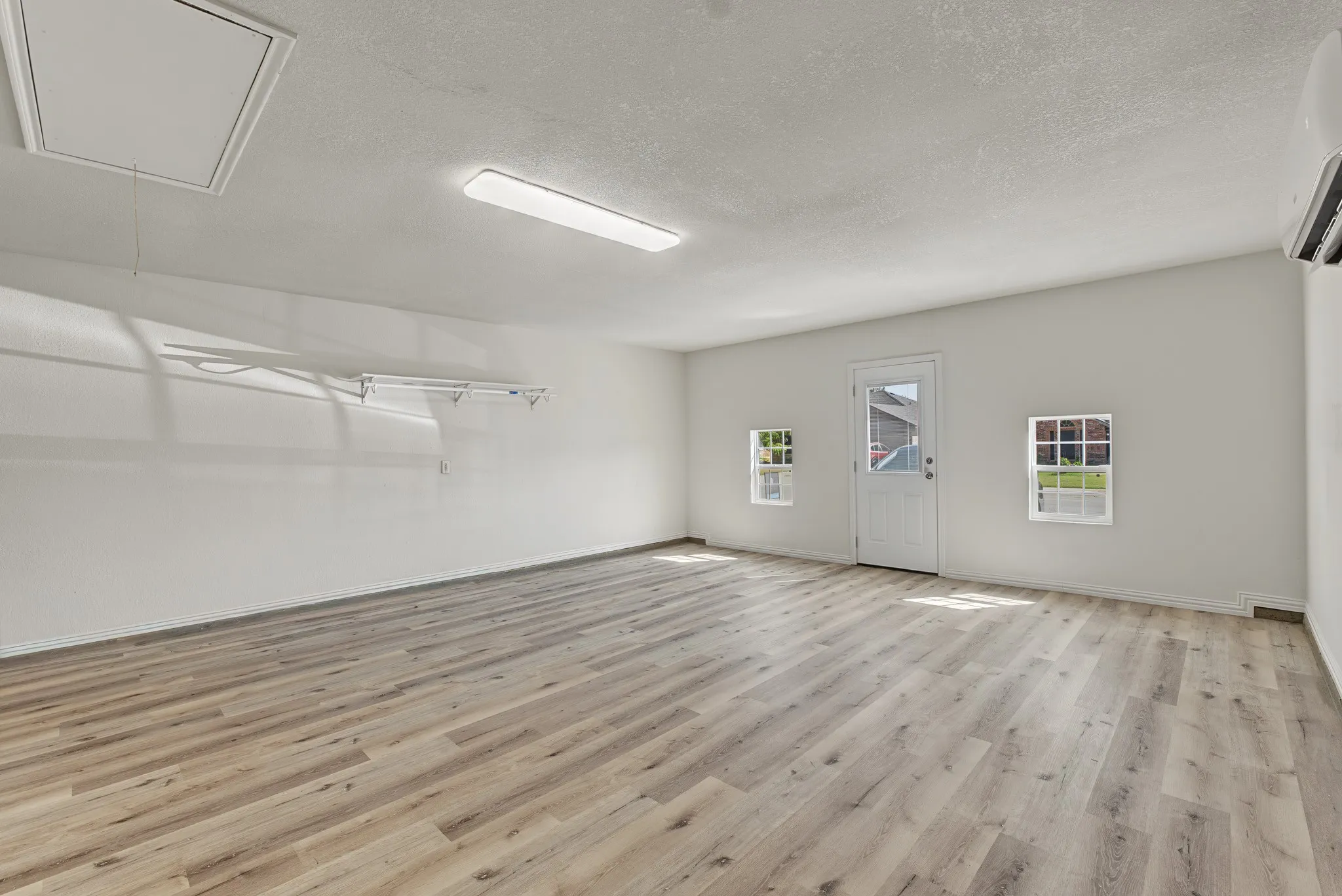 Single Family Residence For Sale in Wise County , 204 Troxell Boulevard, Rhome, Texas 76078, 3 Bedroom, 2 Bathroom, Garage spaces, 1,640 Sqft, built in 2002, mls#21387513, Real Estate Agent in Rhome, Homes For Sale in Wise county, Homes For Sale in Rhome, Realtor in Rhome Texas, Real Estate Brokerage Independent Realty Texas, Luminita Cordes Realtor
