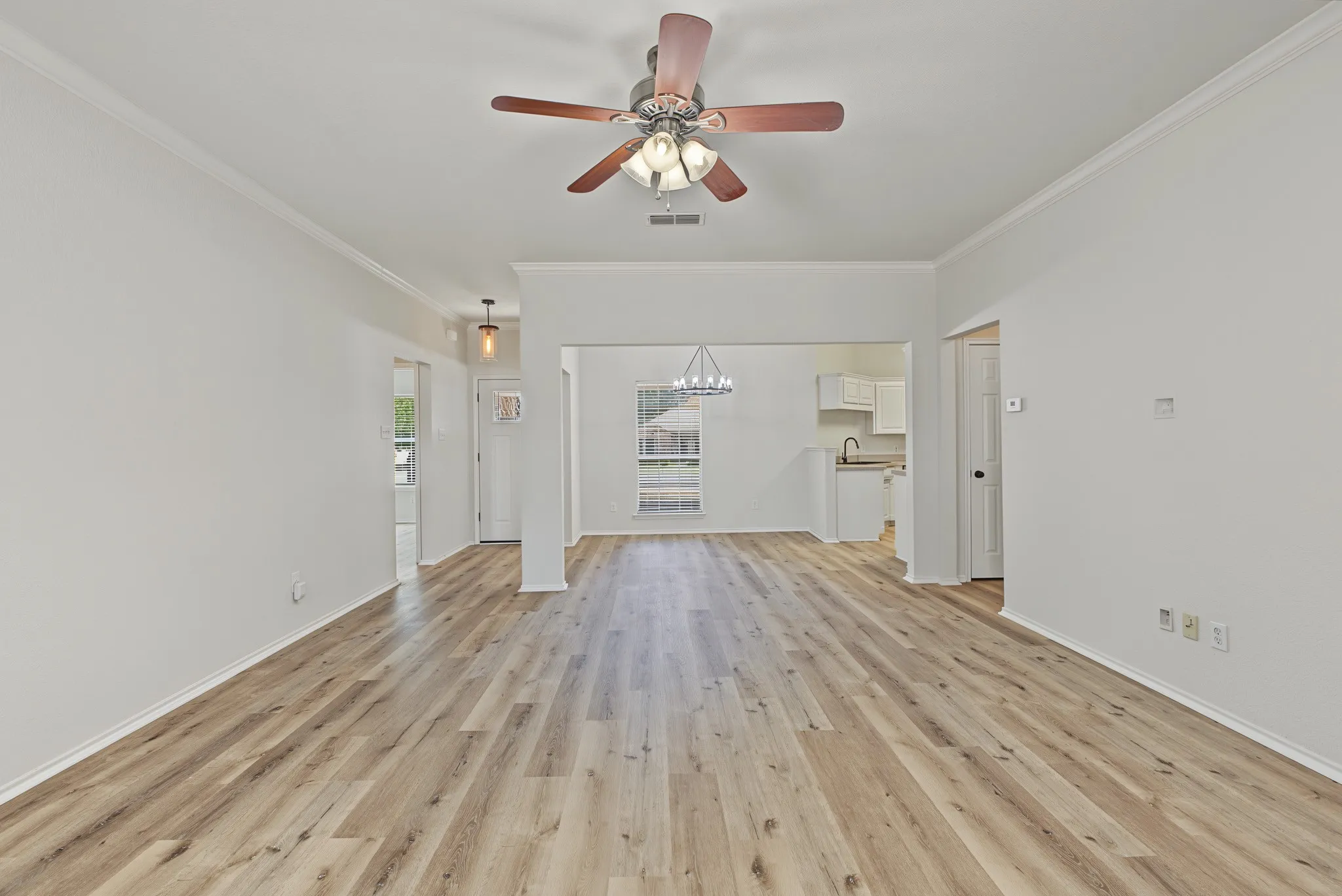 Single Family Residence For Sale in Wise County , 204 Troxell Boulevard, Rhome, Texas 76078, 3 Bedroom, 2 Bathroom, Garage spaces, 1,640 Sqft, built in 2002, mls#21387513, Real Estate Agent in Rhome, Homes For Sale in Wise county, Homes For Sale in Rhome, Realtor in Rhome Texas, Real Estate Brokerage Independent Realty Texas, Luminita Cordes Realtor