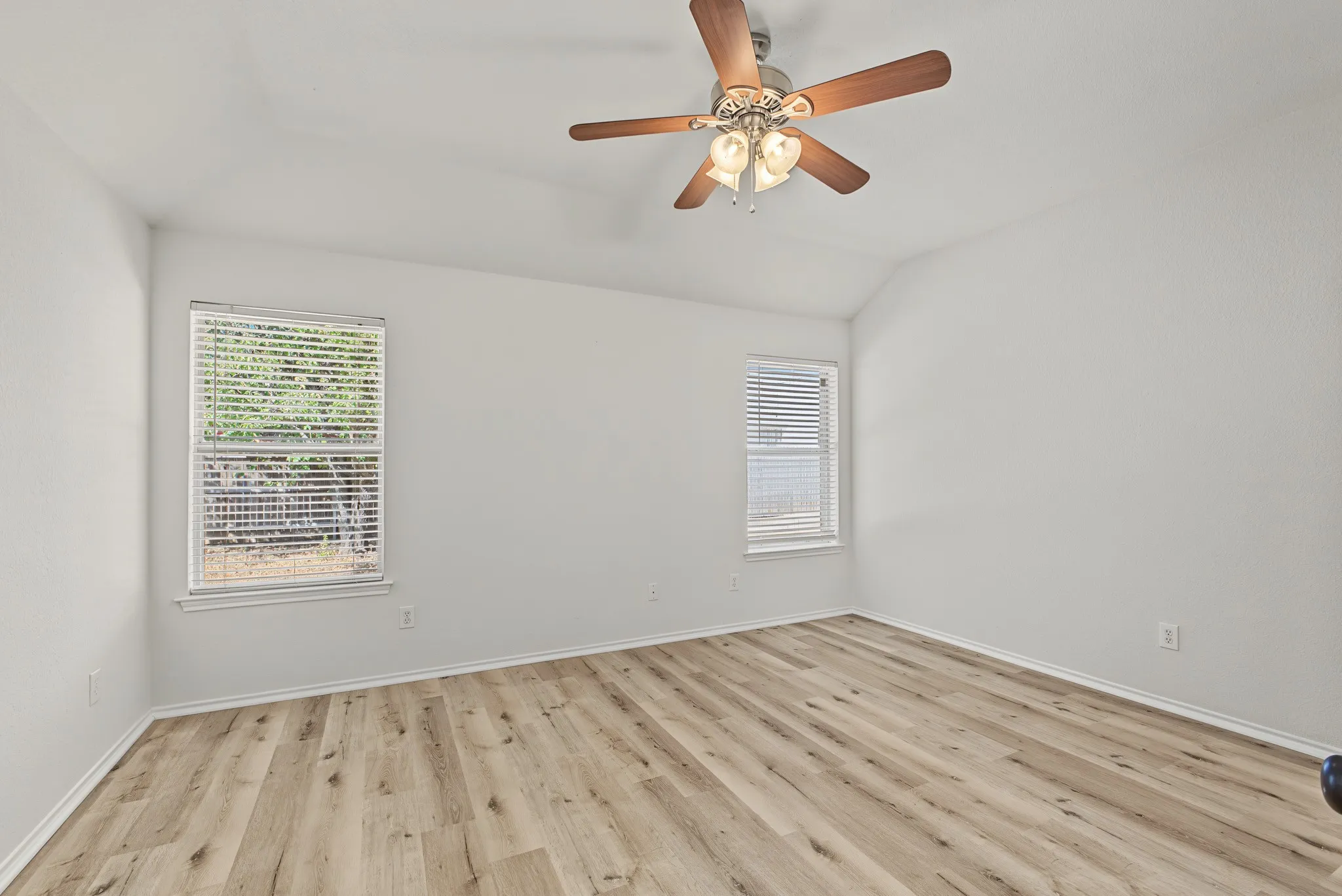 Single Family Residence For Sale in Wise County , 204 Troxell Boulevard, Rhome, Texas 76078, 3 Bedroom, 2 Bathroom, Garage spaces, 1,640 Sqft, built in 2002, mls#21387513, Real Estate Agent in Rhome, Homes For Sale in Wise county, Homes For Sale in Rhome, Realtor in Rhome Texas, Real Estate Brokerage Independent Realty Texas, Luminita Cordes Realtor