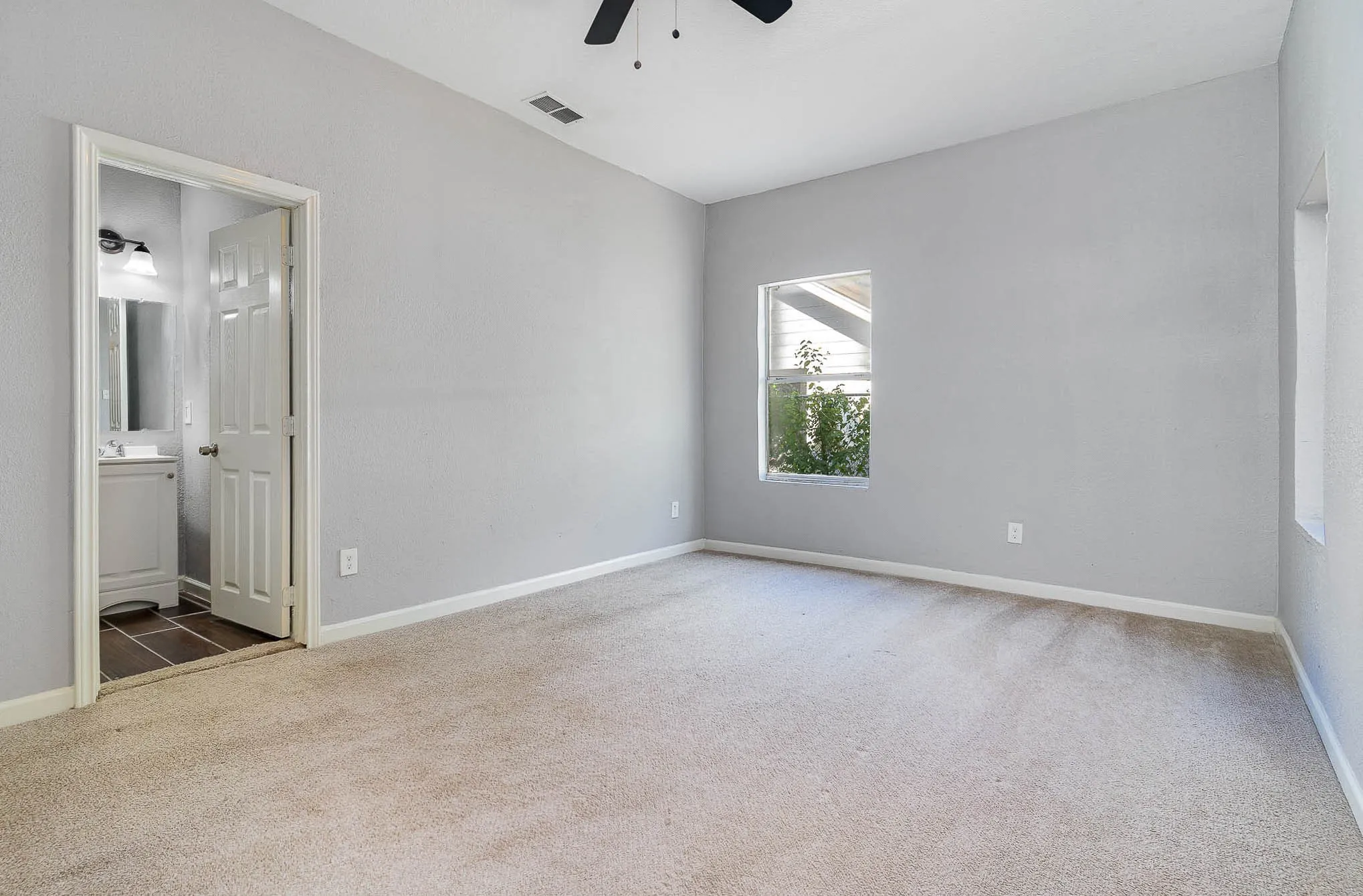 Single Family Residence For Sale in Dallas County , 4509 Crozier Street, Dallas, Texas 75215, 4 Bedroom, 3 Bathroom, Garage spaces, 980 Sqft, built in 1921, mls#21387554, Real Estate Agent in Dallas, Homes For Sale in Dallas county, Homes For Sale in Dallas, Realtor in Dallas Texas, Real Estate Brokerage Independent Realty Texas, Luminita Cordes Realtor