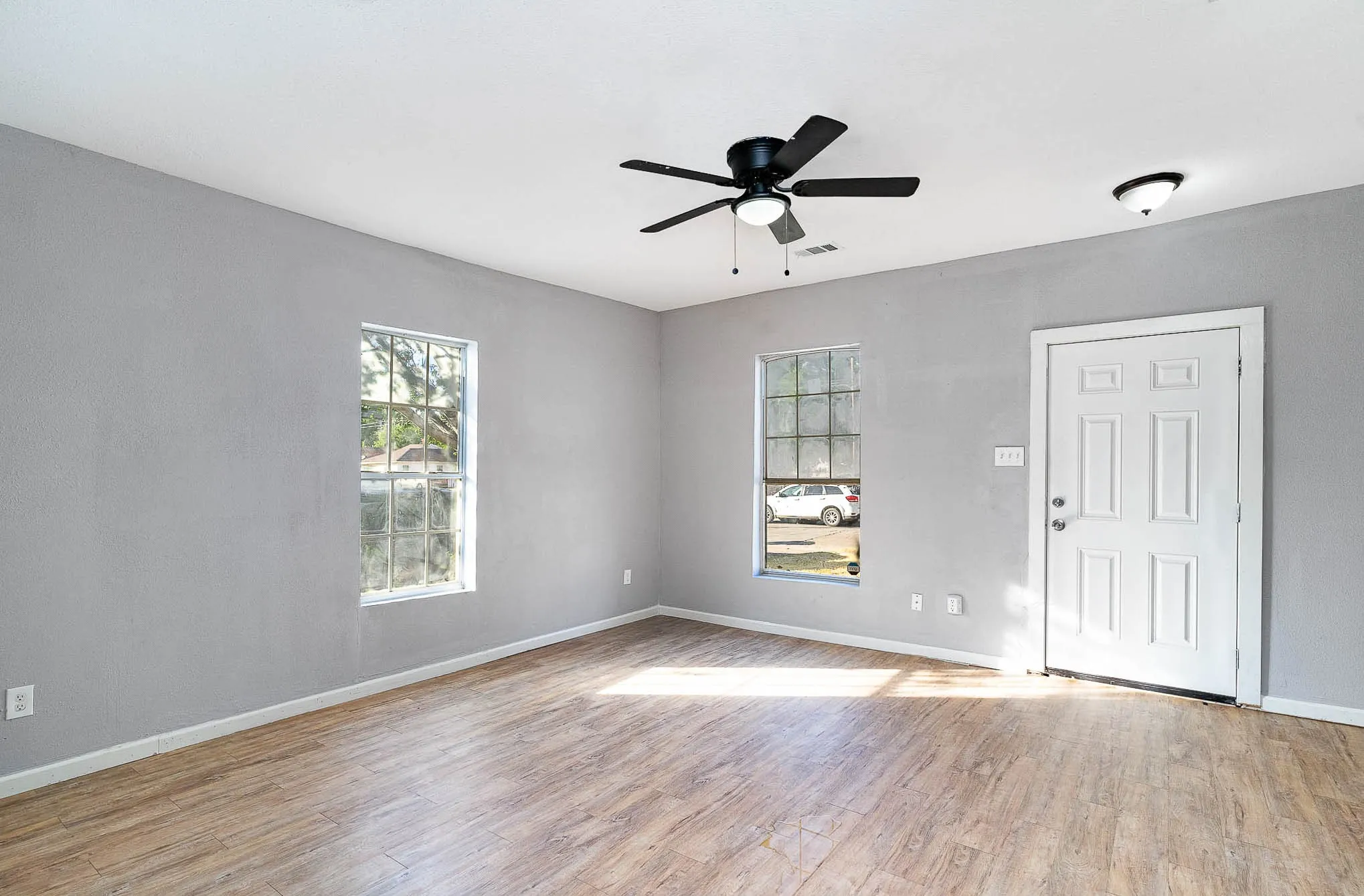 Single Family Residence For Sale in Dallas County , 4509 Crozier Street, Dallas, Texas 75215, 4 Bedroom, 3 Bathroom, Garage spaces, 980 Sqft, built in 1921, mls#21387554, Real Estate Agent in Dallas, Homes For Sale in Dallas county, Homes For Sale in Dallas, Realtor in Dallas Texas, Real Estate Brokerage Independent Realty Texas, Luminita Cordes Realtor