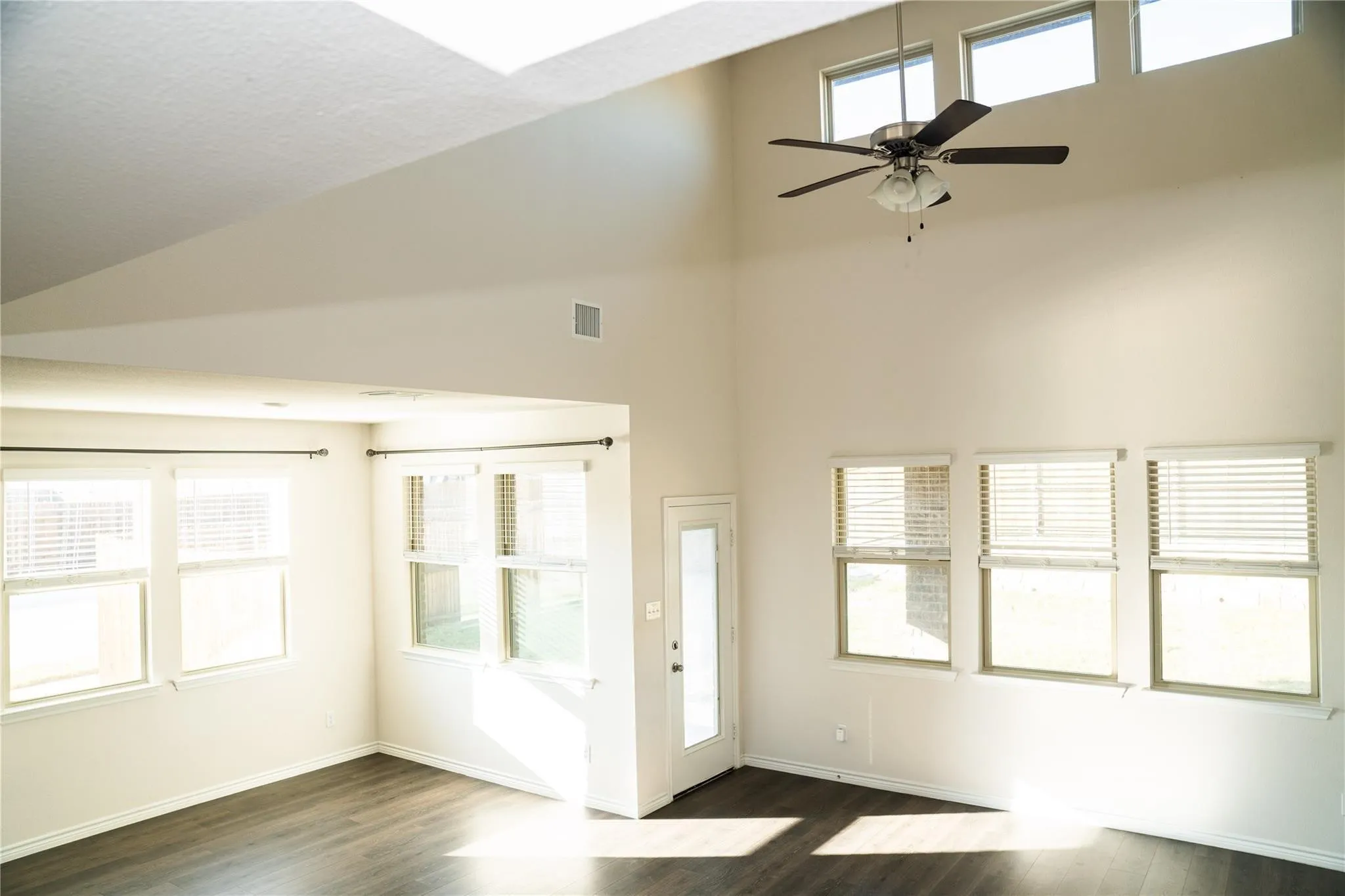 Single Family Residence For Rent in Collin County , 518 Saddle Club Way, Princeton, Texas 75407, 4 Bedroom, 3 Bathroom, 2 Garage spaces, 2,193 Sqft, built in 2020, mls#21387814, Real Estate Agent in Princeton, Homes For Rent in Collin county, Homes For Rent in Princeton, Realtor in Princeton Texas, Real Estate Brokerage Independent Realty Texas, Luminita Cordes Realtor