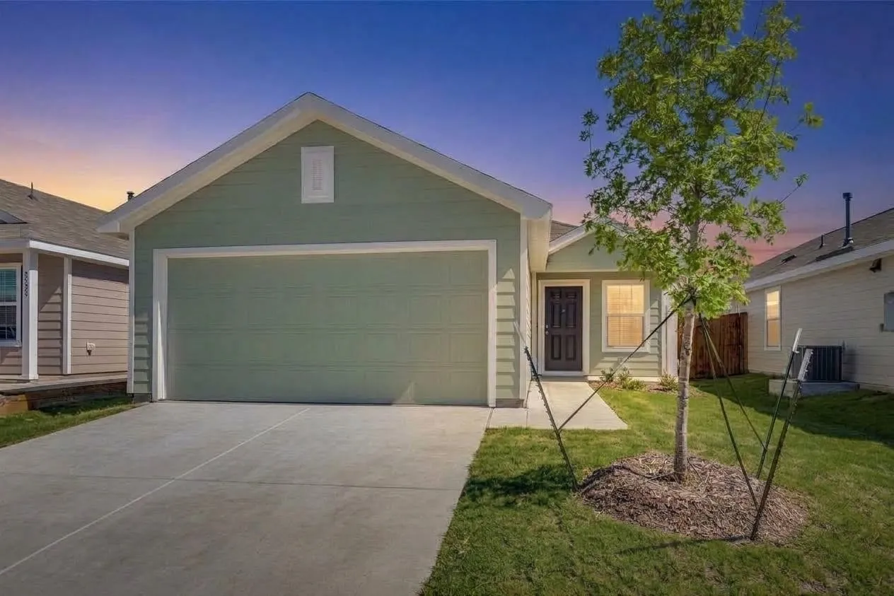 Single Family Residence For Rent in Collin County , 7516 Larson Lane, Mc Kinney, Texas 75071, 3 Bedroom, 2 Bathroom, 2 Garage spaces, 1,262 Sqft, built in 2022, mls#21387468, Real Estate Agent in Mc Kinney, Homes For Rent in Collin county, Homes For Rent in Mc Kinney, Realtor in Mc Kinney Texas, Real Estate Brokerage Independent Realty Texas, Luminita Cordes Realtor