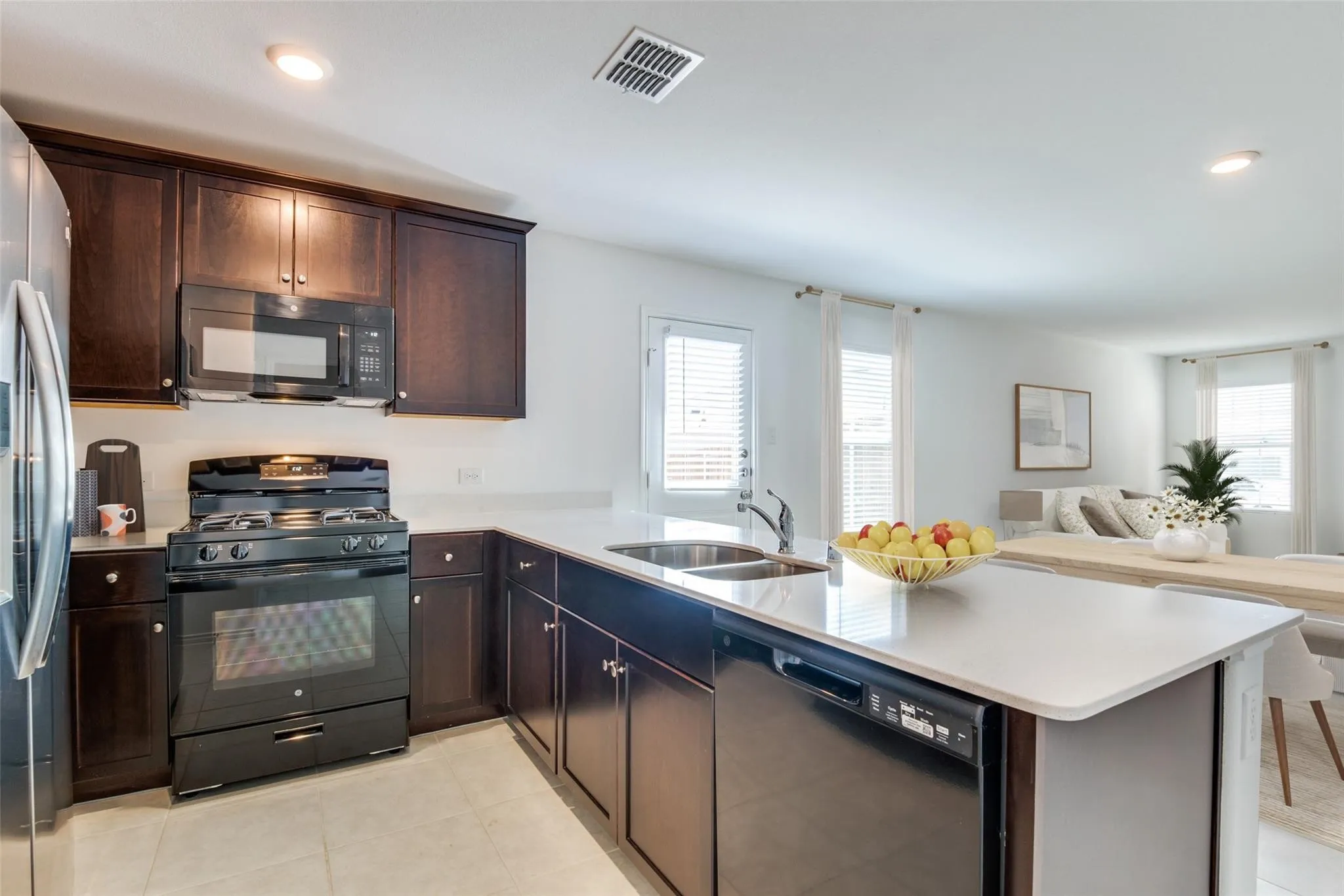 Single Family Residence For Rent in Collin County , 7516 Larson Lane, Mc Kinney, Texas 75071, 3 Bedroom, 2 Bathroom, 2 Garage spaces, 1,262 Sqft, built in 2022, mls#21387468, Real Estate Agent in Mc Kinney, Homes For Rent in Collin county, Homes For Rent in Mc Kinney, Realtor in Mc Kinney Texas, Real Estate Brokerage Independent Realty Texas, Luminita Cordes Realtor