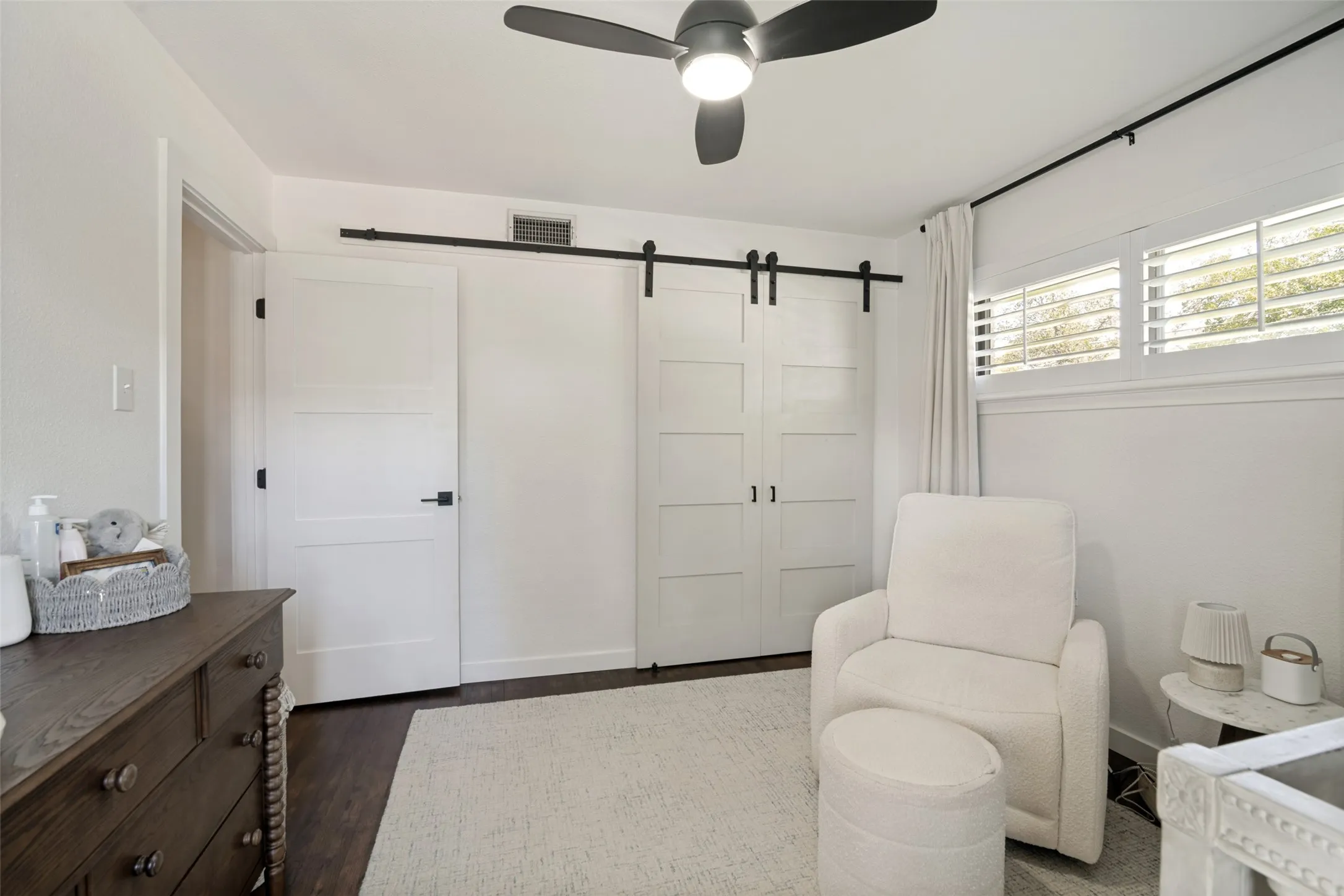 Single Family Residence For Sale in Dallas County , 9005 Livenshire Drive, Dallas, Texas 75238, 3 Bedroom, 2 Bathroom, 2 Garage spaces, 1,391 Sqft, built in 1955, mls#21373981, Real Estate Agent in Dallas, Homes For Sale in Dallas county, Homes For Sale in Dallas, Realtor in Dallas Texas, Real Estate Brokerage Independent Realty Texas, Luminita Cordes Realtor