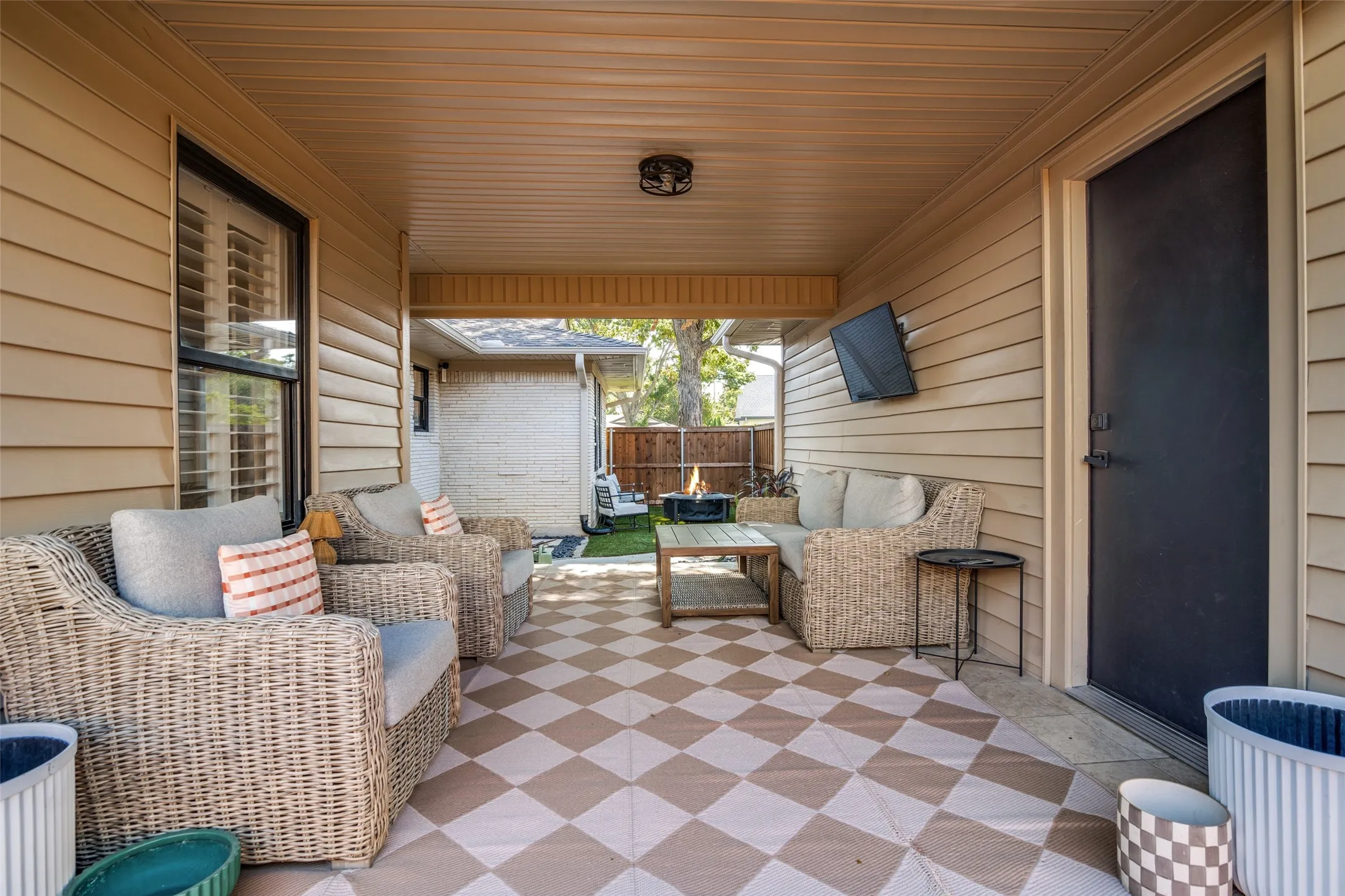 Single Family Residence For Sale in Dallas County , 9005 Livenshire Drive, Dallas, Texas 75238, 3 Bedroom, 2 Bathroom, 2 Garage spaces, 1,391 Sqft, built in 1955, mls#21373981, Real Estate Agent in Dallas, Homes For Sale in Dallas county, Homes For Sale in Dallas, Realtor in Dallas Texas, Real Estate Brokerage Independent Realty Texas, Luminita Cordes Realtor