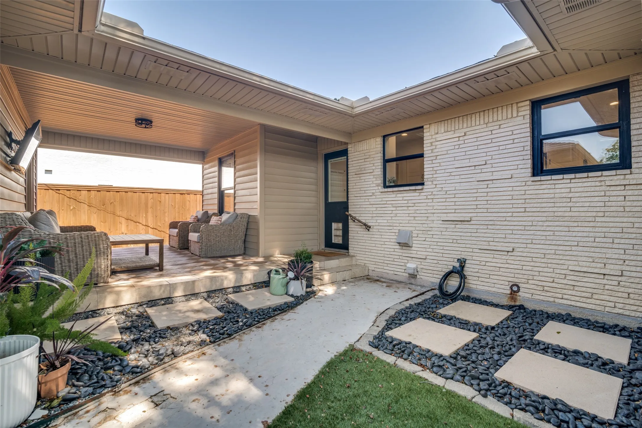 Single Family Residence For Sale in Dallas County , 9005 Livenshire Drive, Dallas, Texas 75238, 3 Bedroom, 2 Bathroom, 2 Garage spaces, 1,391 Sqft, built in 1955, mls#21373981, Real Estate Agent in Dallas, Homes For Sale in Dallas county, Homes For Sale in Dallas, Realtor in Dallas Texas, Real Estate Brokerage Independent Realty Texas, Luminita Cordes Realtor