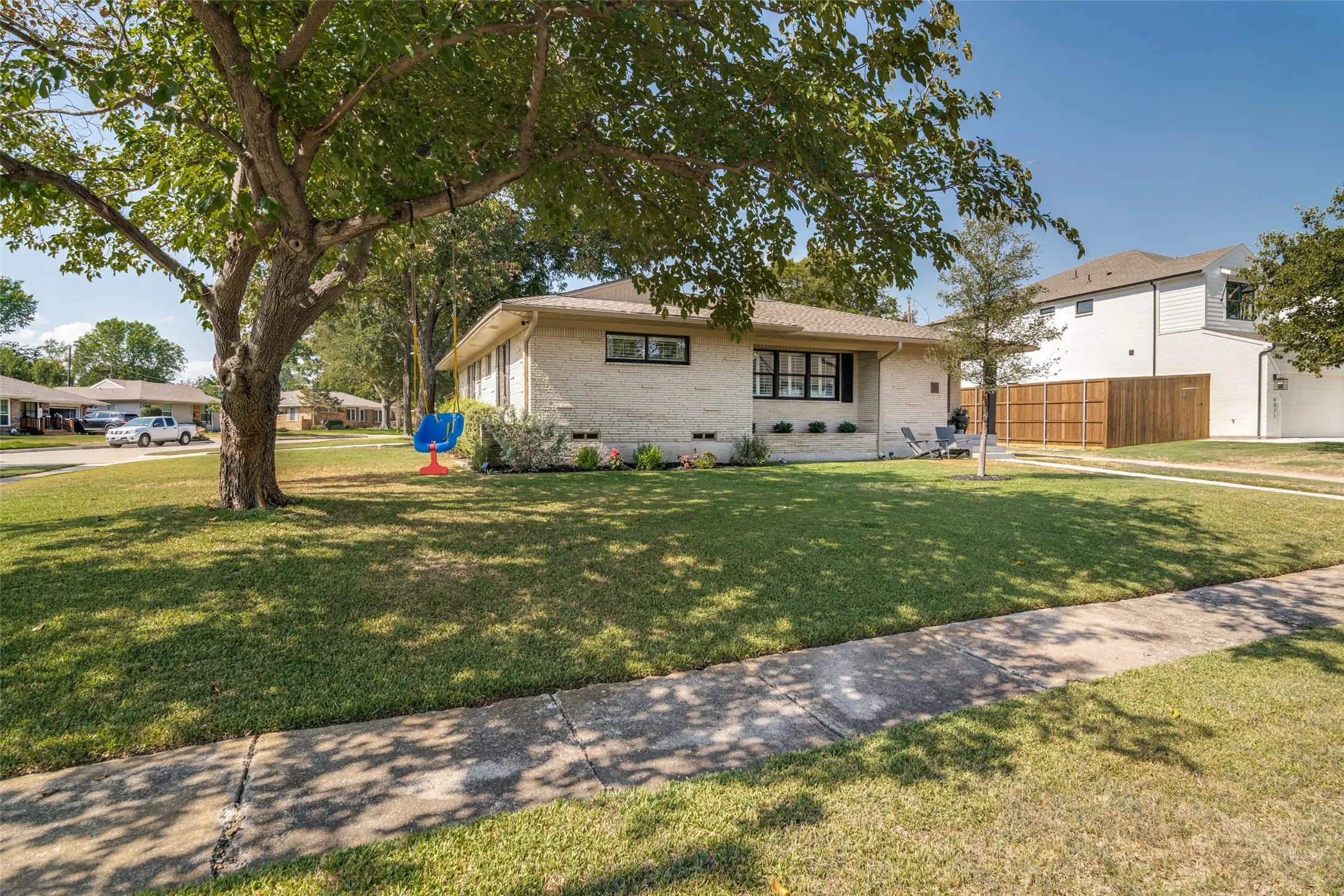 Single Family Residence For Sale in Dallas County , 9005 Livenshire Drive, Dallas, Texas 75238, 3 Bedroom, 2 Bathroom, 2 Garage spaces, 1,391 Sqft, built in 1955, mls#21373981, Real Estate Agent in Dallas, Homes For Sale in Dallas county, Homes For Sale in Dallas, Realtor in Dallas Texas, Real Estate Brokerage Independent Realty Texas, Luminita Cordes Realtor