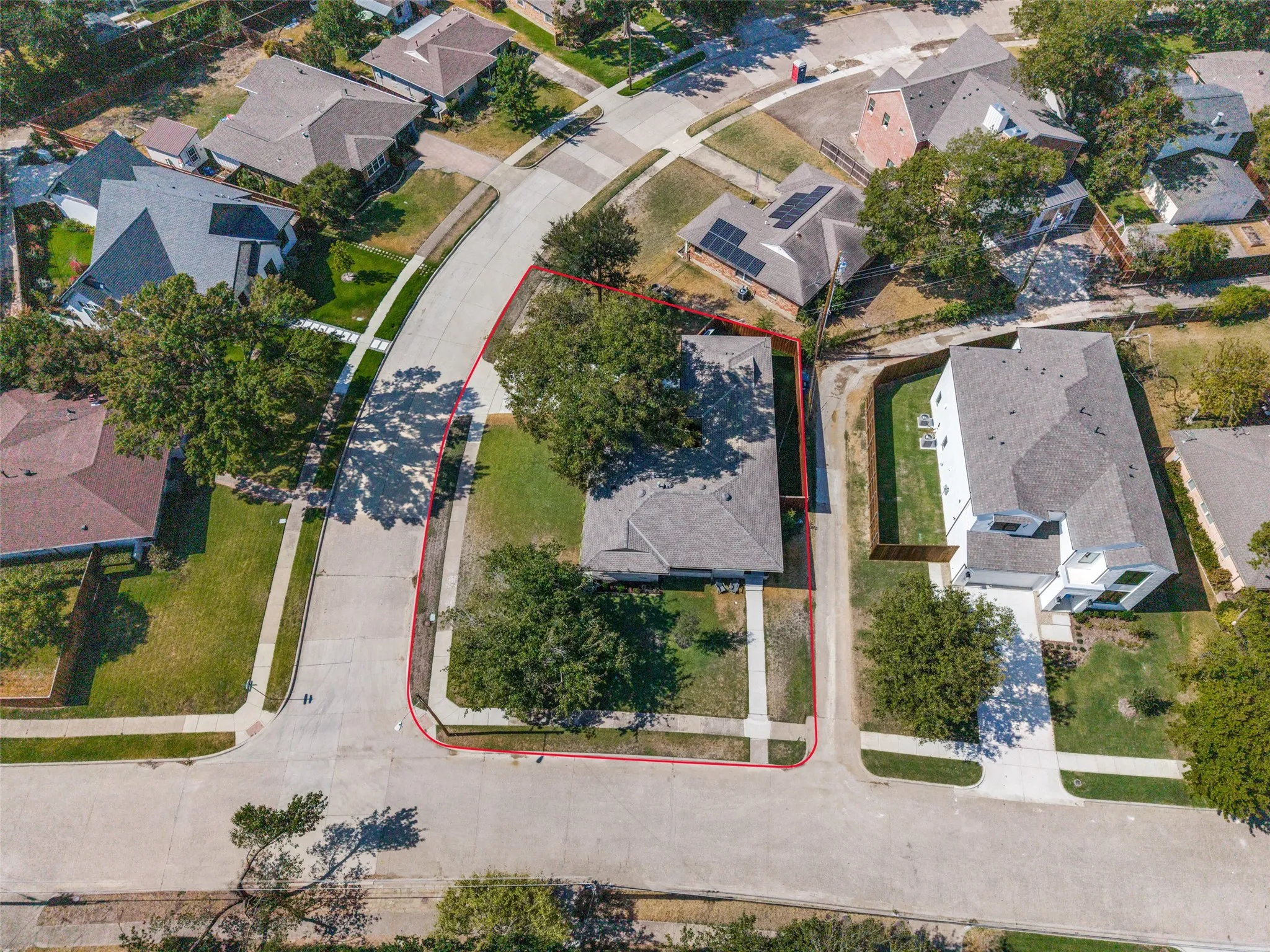 Single Family Residence For Sale in Dallas County , 9005 Livenshire Drive, Dallas, Texas 75238, 3 Bedroom, 2 Bathroom, 2 Garage spaces, 1,391 Sqft, built in 1955, mls#21373981, Real Estate Agent in Dallas, Homes For Sale in Dallas county, Homes For Sale in Dallas, Realtor in Dallas Texas, Real Estate Brokerage Independent Realty Texas, Luminita Cordes Realtor