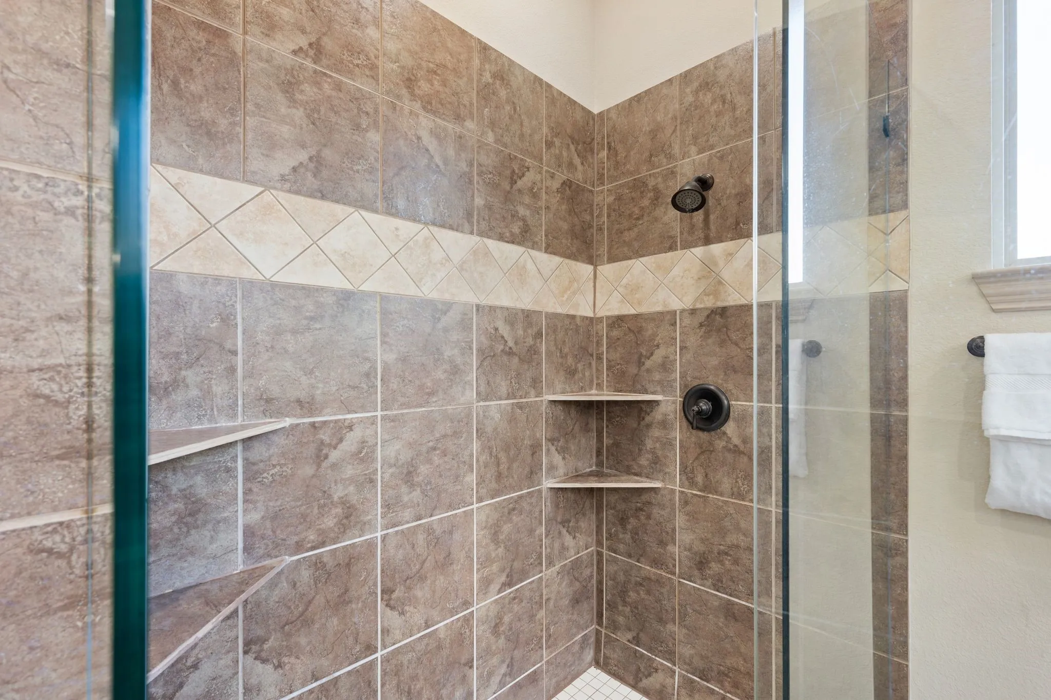 Single Family Residence For Rent in Tarrant County , 1010 Lost Valley Drive, Euless, Texas 76039, 5 Bedroom, 4 Bathroom, 3 Garage spaces, 4,199 Sqft, built in 2010, mls#21387824, Real Estate Agent in Euless, Homes For Rent in Tarrant county, Homes For Rent in Euless, Realtor in Euless Texas, Real Estate Brokerage Independent Realty Texas, Luminita Cordes Realtor
