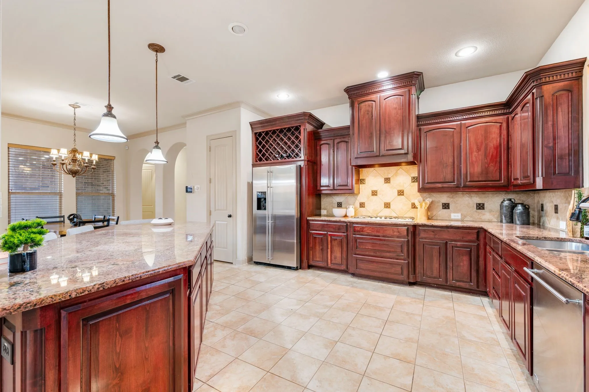 Single Family Residence For Rent in Tarrant County , 1010 Lost Valley Drive, Euless, Texas 76039, 5 Bedroom, 4 Bathroom, 3 Garage spaces, 4,199 Sqft, built in 2010, mls#21387824, Real Estate Agent in Euless, Homes For Rent in Tarrant county, Homes For Rent in Euless, Realtor in Euless Texas, Real Estate Brokerage Independent Realty Texas, Luminita Cordes Realtor