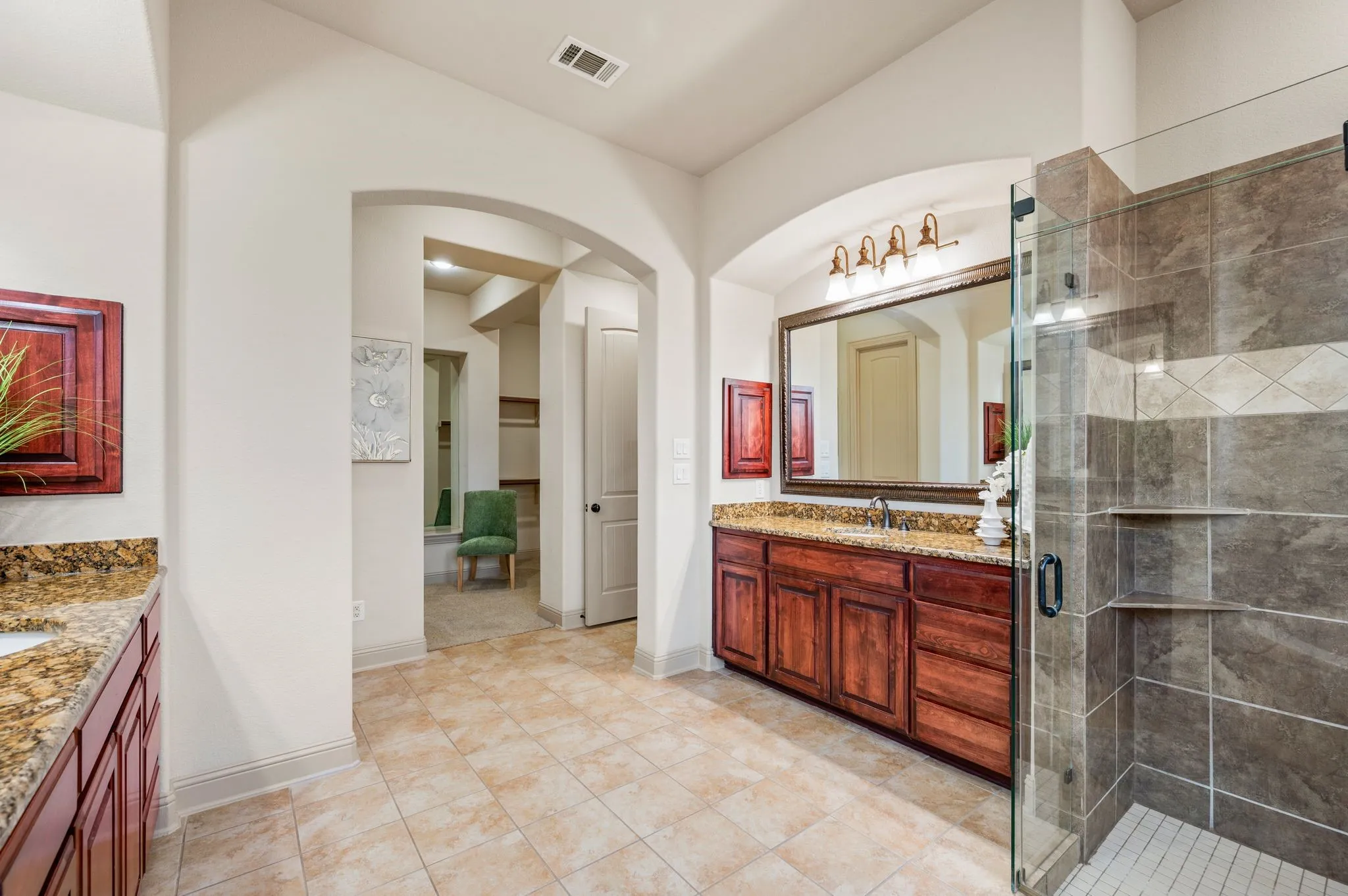 Single Family Residence For Rent in Tarrant County , 1010 Lost Valley Drive, Euless, Texas 76039, 5 Bedroom, 4 Bathroom, 3 Garage spaces, 4,199 Sqft, built in 2010, mls#21387824, Real Estate Agent in Euless, Homes For Rent in Tarrant county, Homes For Rent in Euless, Realtor in Euless Texas, Real Estate Brokerage Independent Realty Texas, Luminita Cordes Realtor