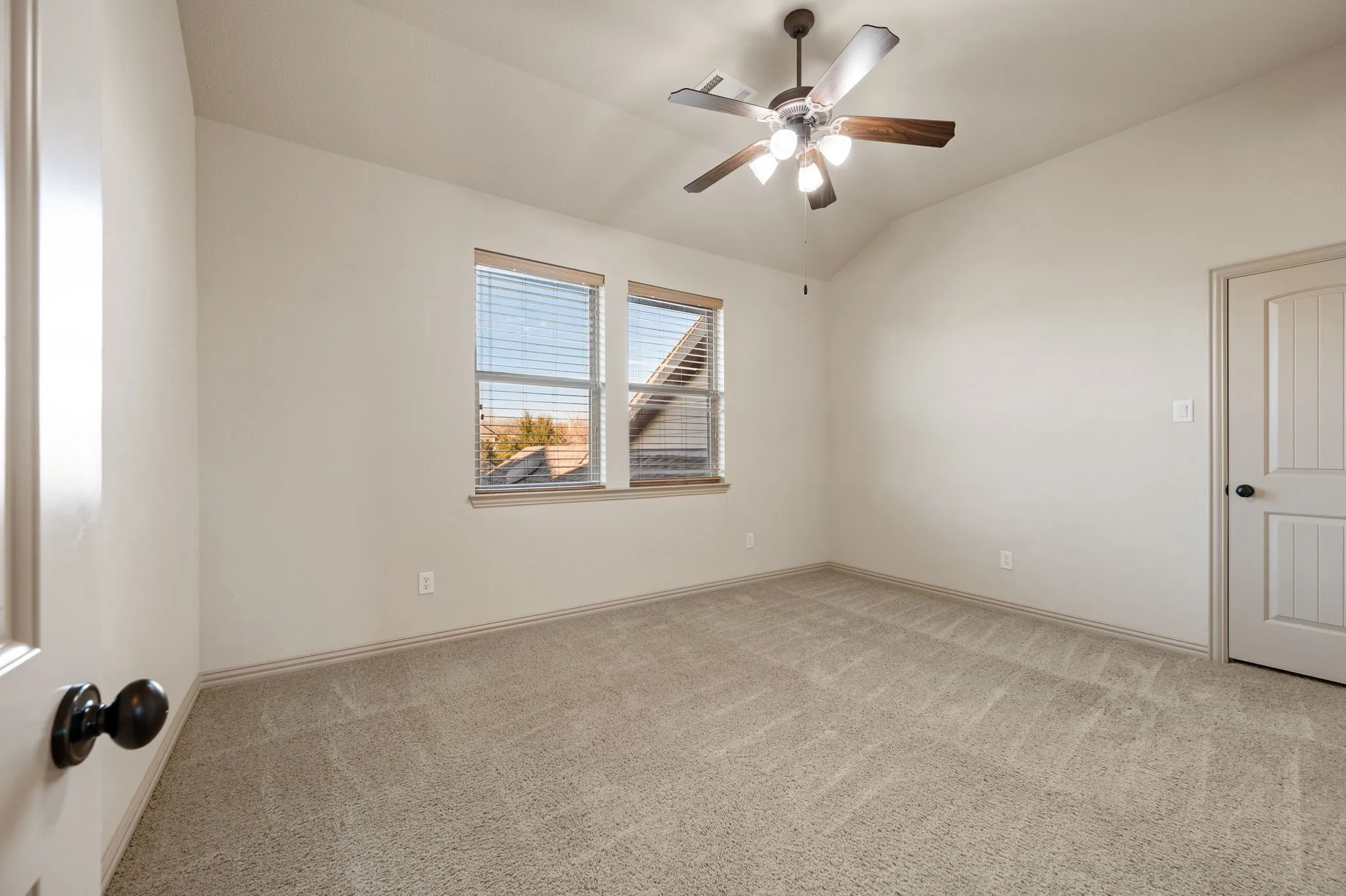 Single Family Residence For Rent in Tarrant County , 1010 Lost Valley Drive, Euless, Texas 76039, 5 Bedroom, 4 Bathroom, 3 Garage spaces, 4,199 Sqft, built in 2010, mls#21387824, Real Estate Agent in Euless, Homes For Rent in Tarrant county, Homes For Rent in Euless, Realtor in Euless Texas, Real Estate Brokerage Independent Realty Texas, Luminita Cordes Realtor