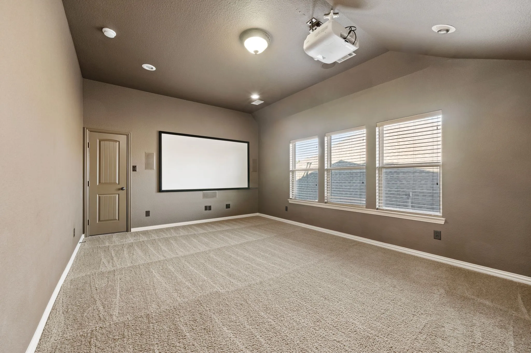 Single Family Residence For Rent in Tarrant County , 1010 Lost Valley Drive, Euless, Texas 76039, 5 Bedroom, 4 Bathroom, 3 Garage spaces, 4,199 Sqft, built in 2010, mls#21387824, Real Estate Agent in Euless, Homes For Rent in Tarrant county, Homes For Rent in Euless, Realtor in Euless Texas, Real Estate Brokerage Independent Realty Texas, Luminita Cordes Realtor