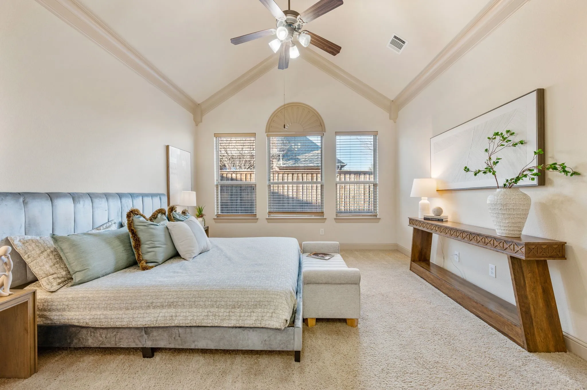 Single Family Residence For Rent in Tarrant County , 1010 Lost Valley Drive, Euless, Texas 76039, 5 Bedroom, 4 Bathroom, 3 Garage spaces, 4,199 Sqft, built in 2010, mls#21387824, Real Estate Agent in Euless, Homes For Rent in Tarrant county, Homes For Rent in Euless, Realtor in Euless Texas, Real Estate Brokerage Independent Realty Texas, Luminita Cordes Realtor