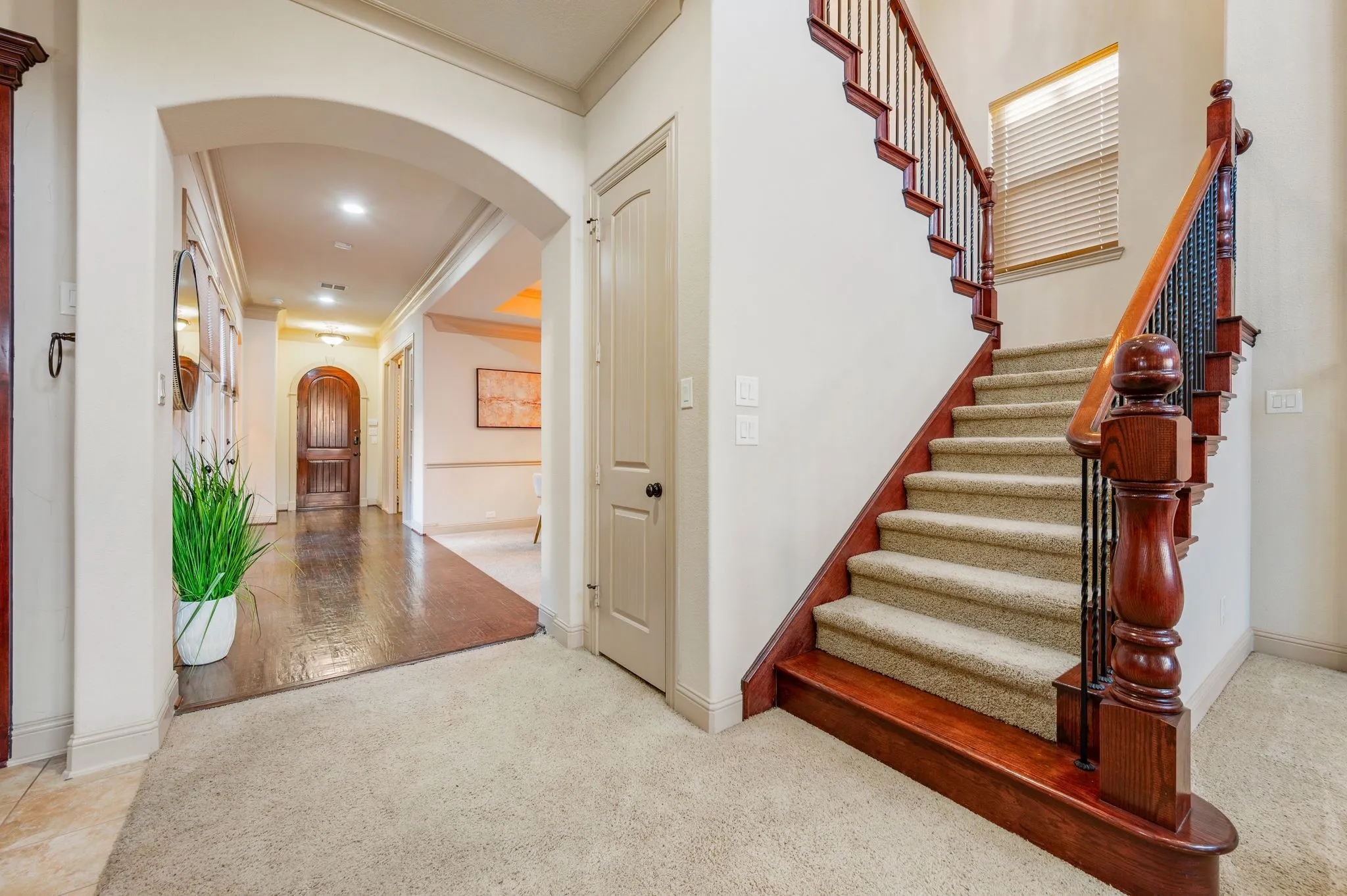 Single Family Residence For Rent in Tarrant County , 1010 Lost Valley Drive, Euless, Texas 76039, 5 Bedroom, 4 Bathroom, 3 Garage spaces, 4,199 Sqft, built in 2010, mls#21387824, Real Estate Agent in Euless, Homes For Rent in Tarrant county, Homes For Rent in Euless, Realtor in Euless Texas, Real Estate Brokerage Independent Realty Texas, Luminita Cordes Realtor