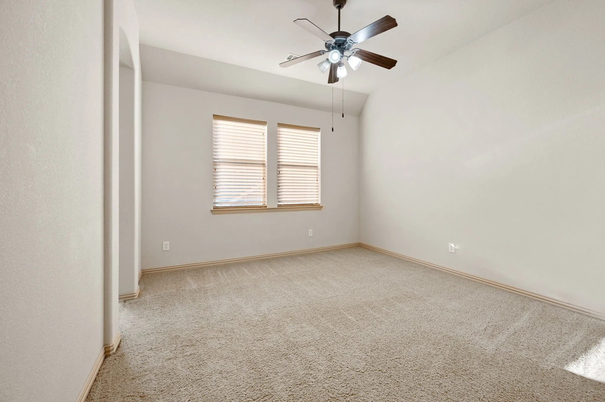 Single Family Residence For Rent in Tarrant County , 1010 Lost Valley Drive, Euless, Texas 76039, 5 Bedroom, 4 Bathroom, 3 Garage spaces, 4,199 Sqft, built in 2010, mls#21387824, Real Estate Agent in Euless, Homes For Rent in Tarrant county, Homes For Rent in Euless, Realtor in Euless Texas, Real Estate Brokerage Independent Realty Texas, Luminita Cordes Realtor