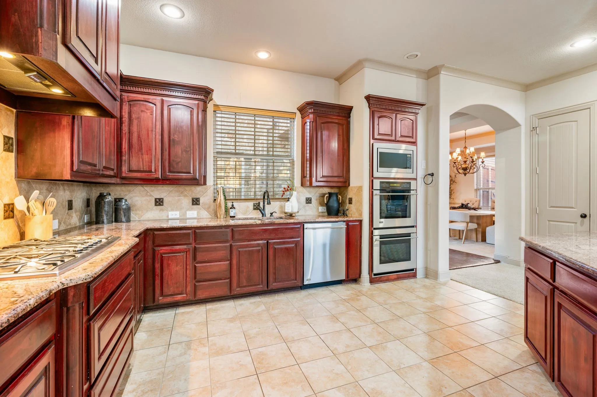 Single Family Residence For Rent in Tarrant County , 1010 Lost Valley Drive, Euless, Texas 76039, 5 Bedroom, 4 Bathroom, 3 Garage spaces, 4,199 Sqft, built in 2010, mls#21387824, Real Estate Agent in Euless, Homes For Rent in Tarrant county, Homes For Rent in Euless, Realtor in Euless Texas, Real Estate Brokerage Independent Realty Texas, Luminita Cordes Realtor