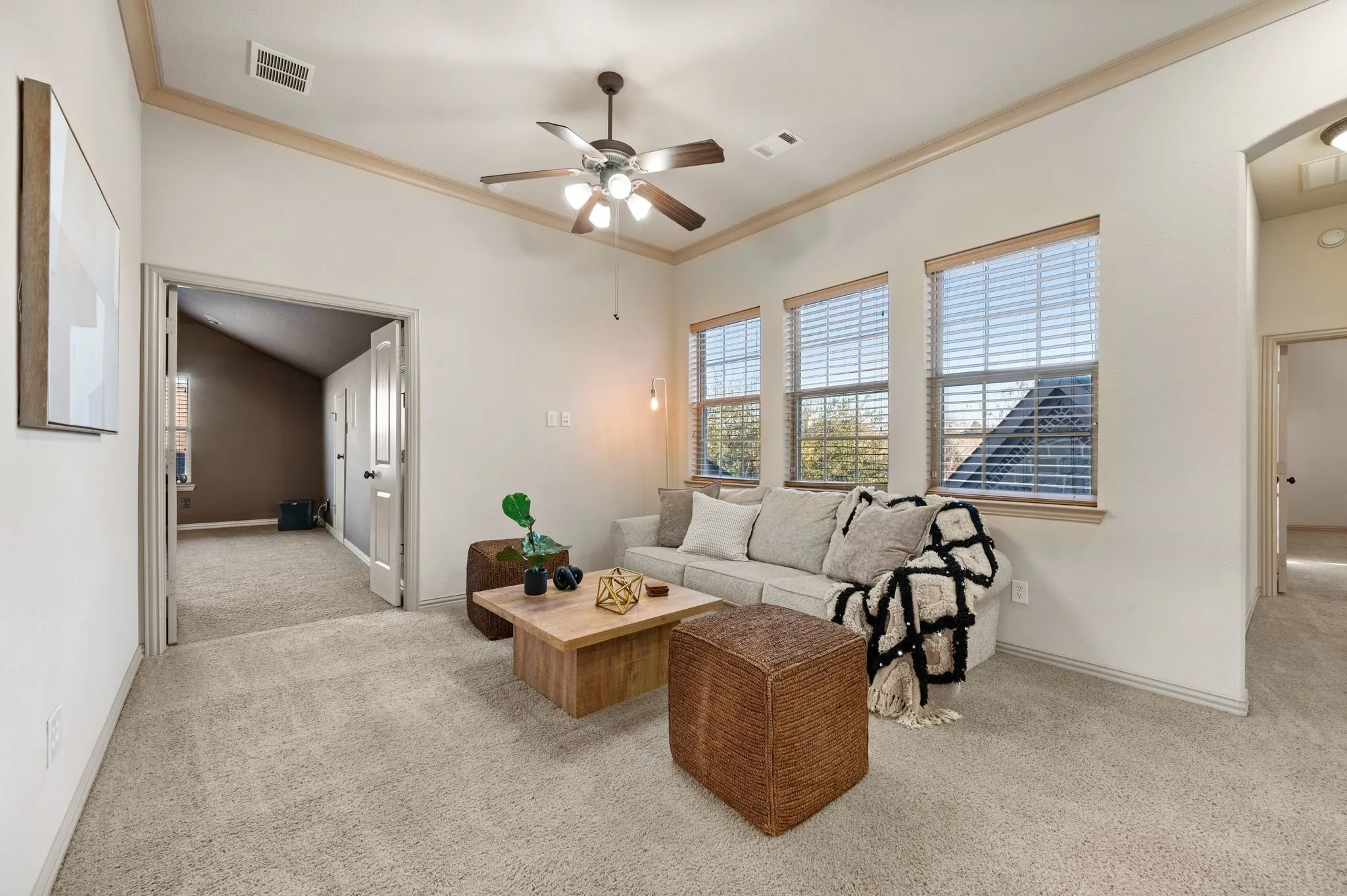 Single Family Residence For Rent in Tarrant County , 1010 Lost Valley Drive, Euless, Texas 76039, 5 Bedroom, 4 Bathroom, 3 Garage spaces, 4,199 Sqft, built in 2010, mls#21387824, Real Estate Agent in Euless, Homes For Rent in Tarrant county, Homes For Rent in Euless, Realtor in Euless Texas, Real Estate Brokerage Independent Realty Texas, Luminita Cordes Realtor