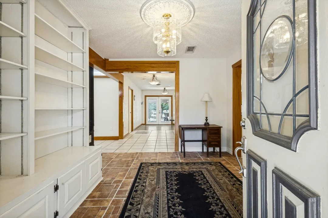 Single Family Residence For Sale in Hunt County , 4286 Country Creek Rd 3321, Greenville, Texas 75204, 3 Bedroom, 2 Bathroom, Garage spaces, 3,473 Sqft, built in 1969, mls#21384862, Real Estate Agent in Greenville, Homes For Sale in Hunt county, Homes For Sale in Greenville, Realtor in Greenville Texas, Real Estate Brokerage Independent Realty Texas, Luminita Cordes Realtor