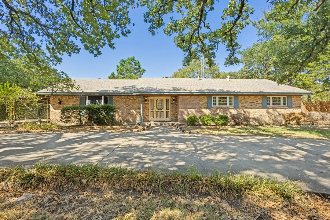 Single Family Residence For Sale in Hunt County , 4286 Country Creek Rd 3321, Greenville, Texas 75204, 3 Bedroom, 2 Bathroom, Garage spaces, 3,473 Sqft, built in 1969, mls#21384862, Real Estate Agent in Greenville, Homes For Sale in Hunt county, Homes For Sale in Greenville, Realtor in Greenville Texas, Real Estate Brokerage Independent Realty Texas, Luminita Cordes Realtor