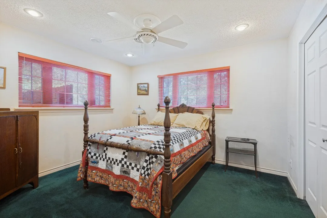 Single Family Residence For Sale in Hunt County , 4286 Country Creek Rd 3321, Greenville, Texas 75204, 3 Bedroom, 2 Bathroom, Garage spaces, 3,473 Sqft, built in 1969, mls#21384862, Real Estate Agent in Greenville, Homes For Sale in Hunt county, Homes For Sale in Greenville, Realtor in Greenville Texas, Real Estate Brokerage Independent Realty Texas, Luminita Cordes Realtor
