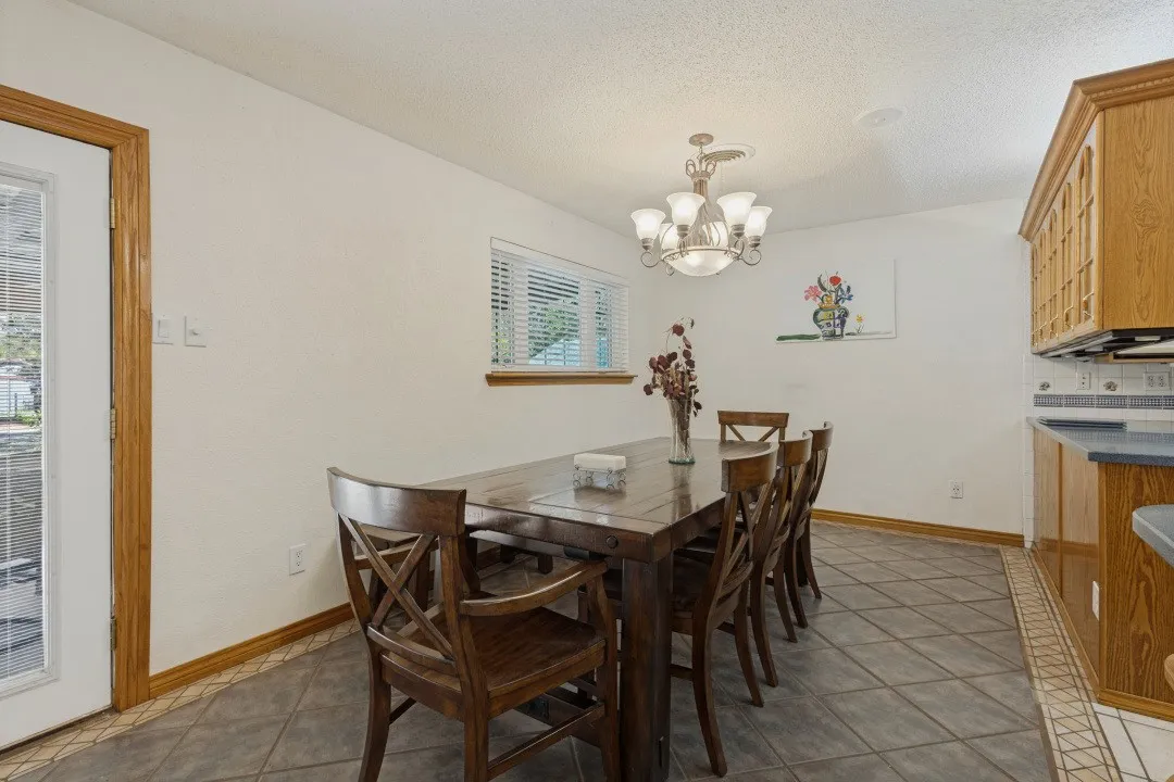 Single Family Residence For Sale in Hunt County , 4286 Country Creek Rd 3321, Greenville, Texas 75204, 3 Bedroom, 2 Bathroom, Garage spaces, 3,473 Sqft, built in 1969, mls#21384862, Real Estate Agent in Greenville, Homes For Sale in Hunt county, Homes For Sale in Greenville, Realtor in Greenville Texas, Real Estate Brokerage Independent Realty Texas, Luminita Cordes Realtor