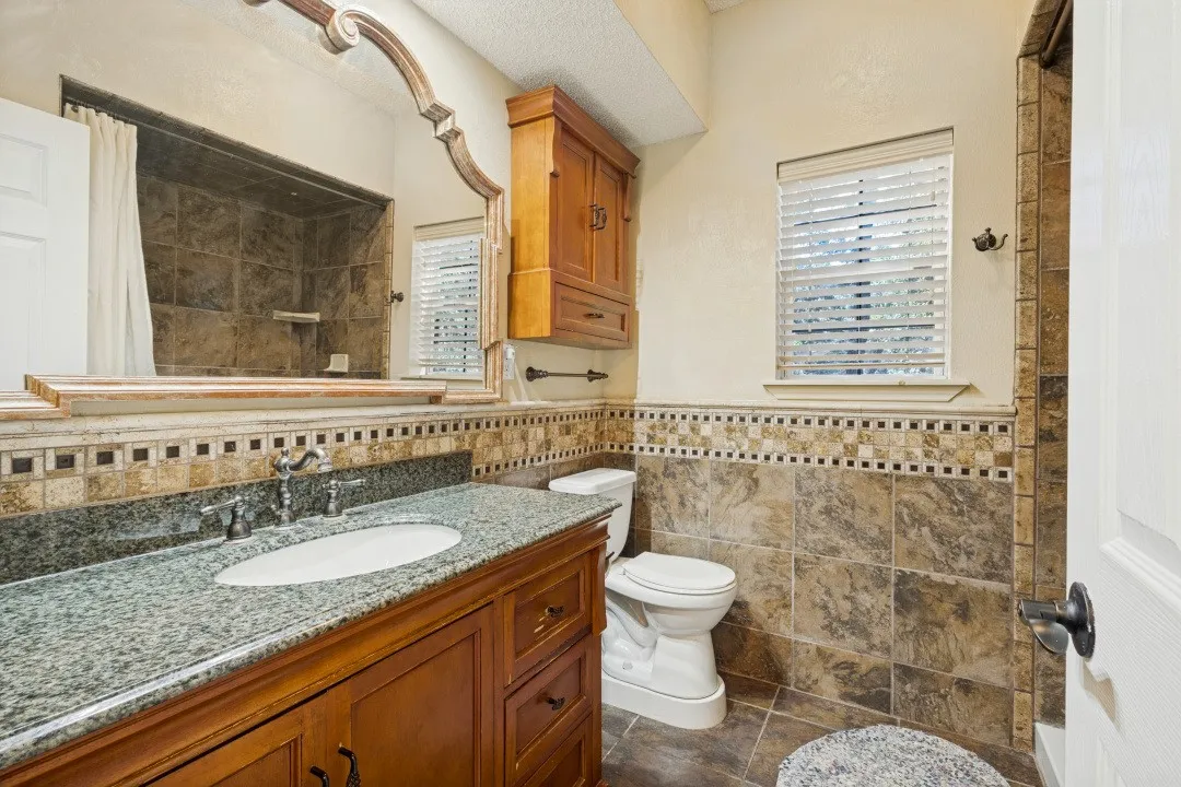 Single Family Residence For Sale in Hunt County , 4286 Country Creek Rd 3321, Greenville, Texas 75204, 3 Bedroom, 2 Bathroom, Garage spaces, 3,473 Sqft, built in 1969, mls#21384862, Real Estate Agent in Greenville, Homes For Sale in Hunt county, Homes For Sale in Greenville, Realtor in Greenville Texas, Real Estate Brokerage Independent Realty Texas, Luminita Cordes Realtor