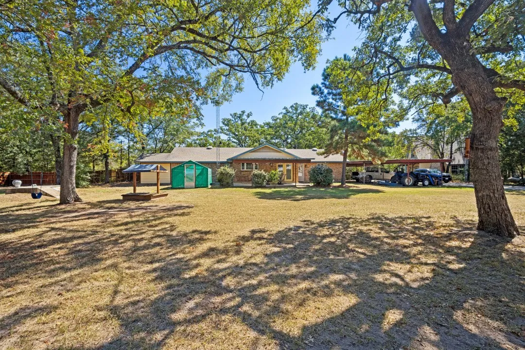 Single Family Residence For Sale in Hunt County , 4286 Country Creek Rd 3321, Greenville, Texas 75204, 3 Bedroom, 2 Bathroom, Garage spaces, 3,473 Sqft, built in 1969, mls#21384862, Real Estate Agent in Greenville, Homes For Sale in Hunt county, Homes For Sale in Greenville, Realtor in Greenville Texas, Real Estate Brokerage Independent Realty Texas, Luminita Cordes Realtor