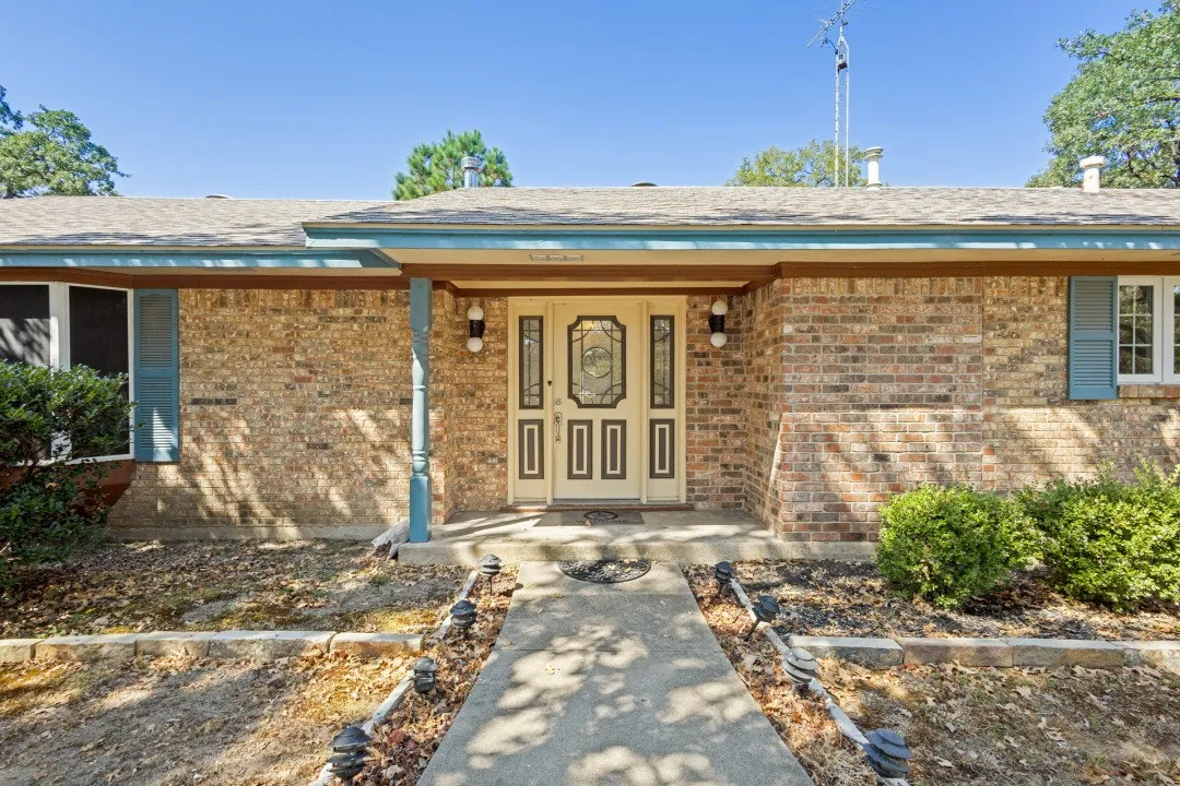 Single Family Residence For Sale in Hunt County , 4286 Country Creek Rd 3321, Greenville, Texas 75204, 3 Bedroom, 2 Bathroom, Garage spaces, 3,473 Sqft, built in 1969, mls#21384862, Real Estate Agent in Greenville, Homes For Sale in Hunt county, Homes For Sale in Greenville, Realtor in Greenville Texas, Real Estate Brokerage Independent Realty Texas, Luminita Cordes Realtor