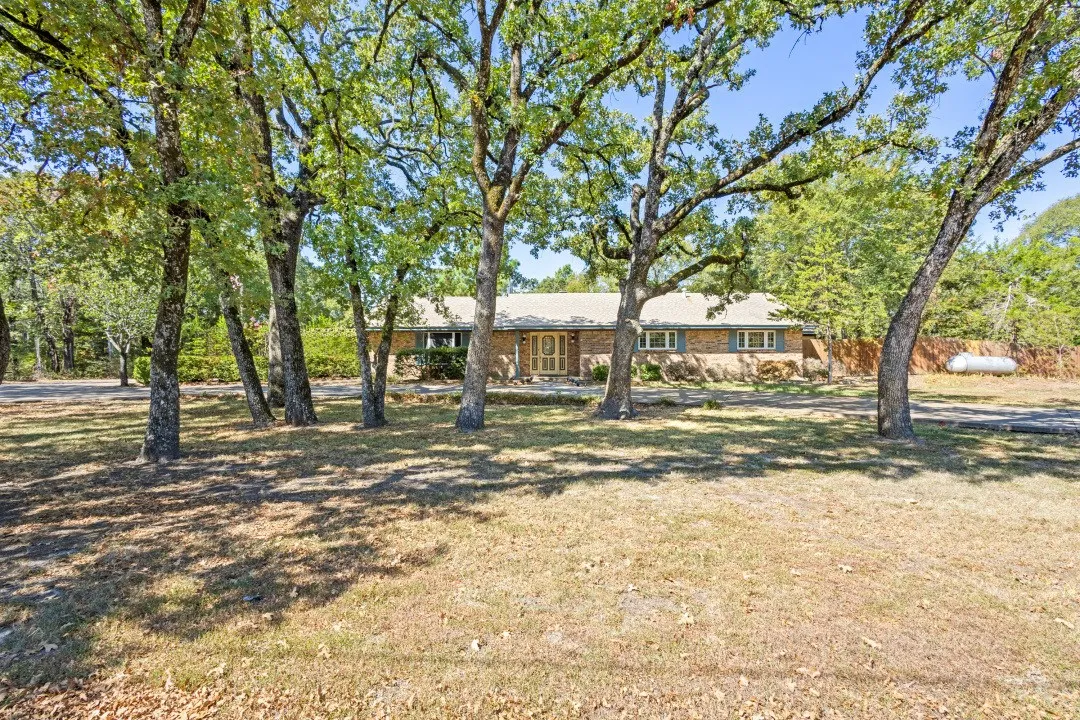 Single Family Residence For Sale in Hunt County , 4286 Country Creek Rd 3321, Greenville, Texas 75204, 3 Bedroom, 2 Bathroom, Garage spaces, 3,473 Sqft, built in 1969, mls#21384862, Real Estate Agent in Greenville, Homes For Sale in Hunt county, Homes For Sale in Greenville, Realtor in Greenville Texas, Real Estate Brokerage Independent Realty Texas, Luminita Cordes Realtor