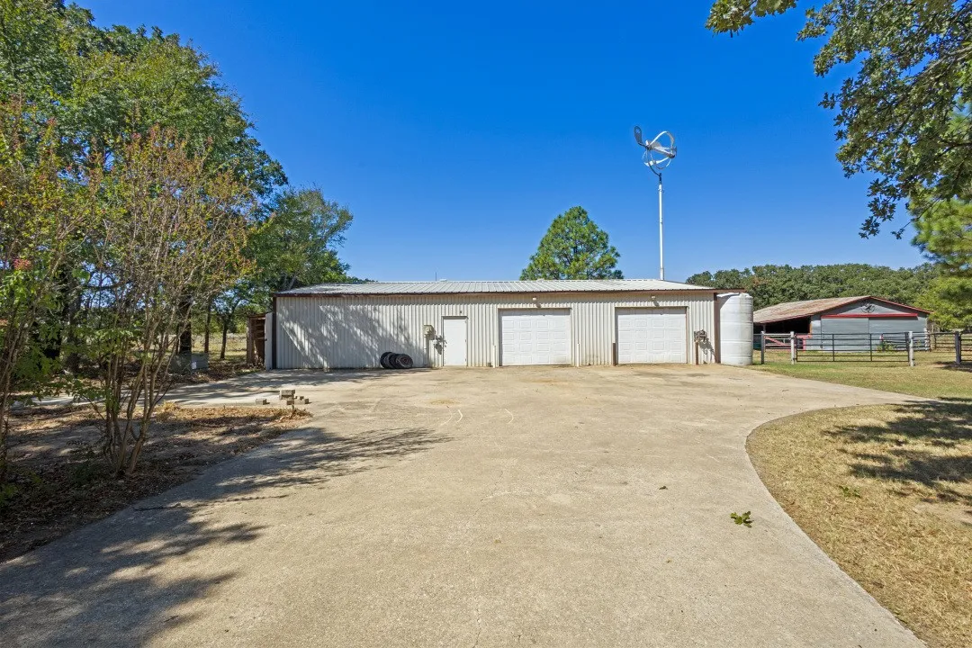 Single Family Residence For Sale in Hunt County , 4286 Country Creek Rd 3321, Greenville, Texas 75204, 3 Bedroom, 2 Bathroom, Garage spaces, 3,473 Sqft, built in 1969, mls#21384862, Real Estate Agent in Greenville, Homes For Sale in Hunt county, Homes For Sale in Greenville, Realtor in Greenville Texas, Real Estate Brokerage Independent Realty Texas, Luminita Cordes Realtor