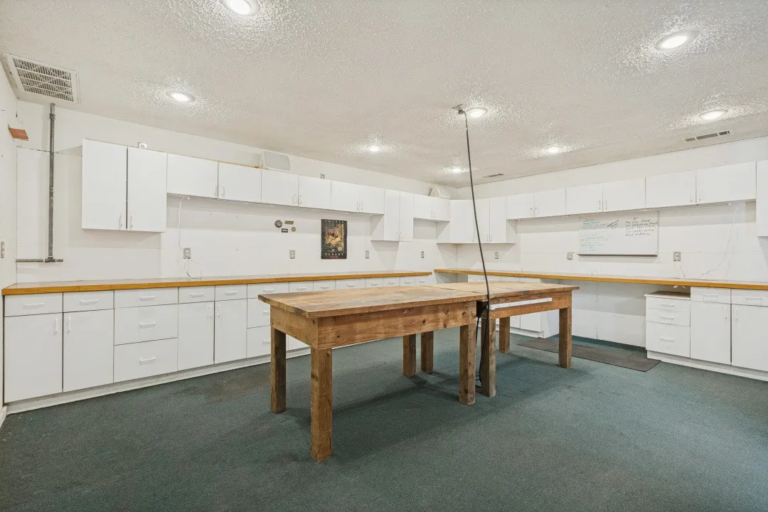 Single Family Residence For Sale in Hunt County , 4286 Country Creek Rd 3321, Greenville, Texas 75204, 3 Bedroom, 2 Bathroom, Garage spaces, 3,473 Sqft, built in 1969, mls#21384862, Real Estate Agent in Greenville, Homes For Sale in Hunt county, Homes For Sale in Greenville, Realtor in Greenville Texas, Real Estate Brokerage Independent Realty Texas, Luminita Cordes Realtor
