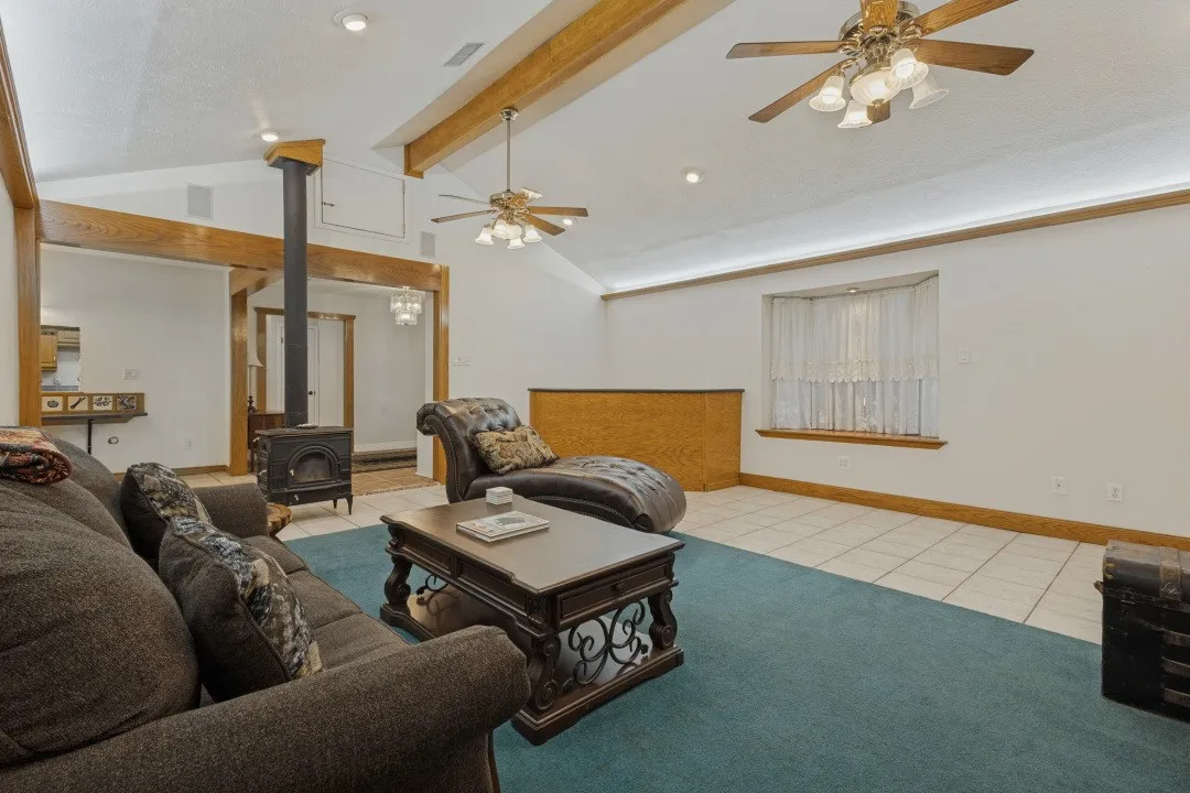 Single Family Residence For Sale in Hunt County , 4286 Country Creek Rd 3321, Greenville, Texas 75204, 3 Bedroom, 2 Bathroom, Garage spaces, 3,473 Sqft, built in 1969, mls#21384862, Real Estate Agent in Greenville, Homes For Sale in Hunt county, Homes For Sale in Greenville, Realtor in Greenville Texas, Real Estate Brokerage Independent Realty Texas, Luminita Cordes Realtor