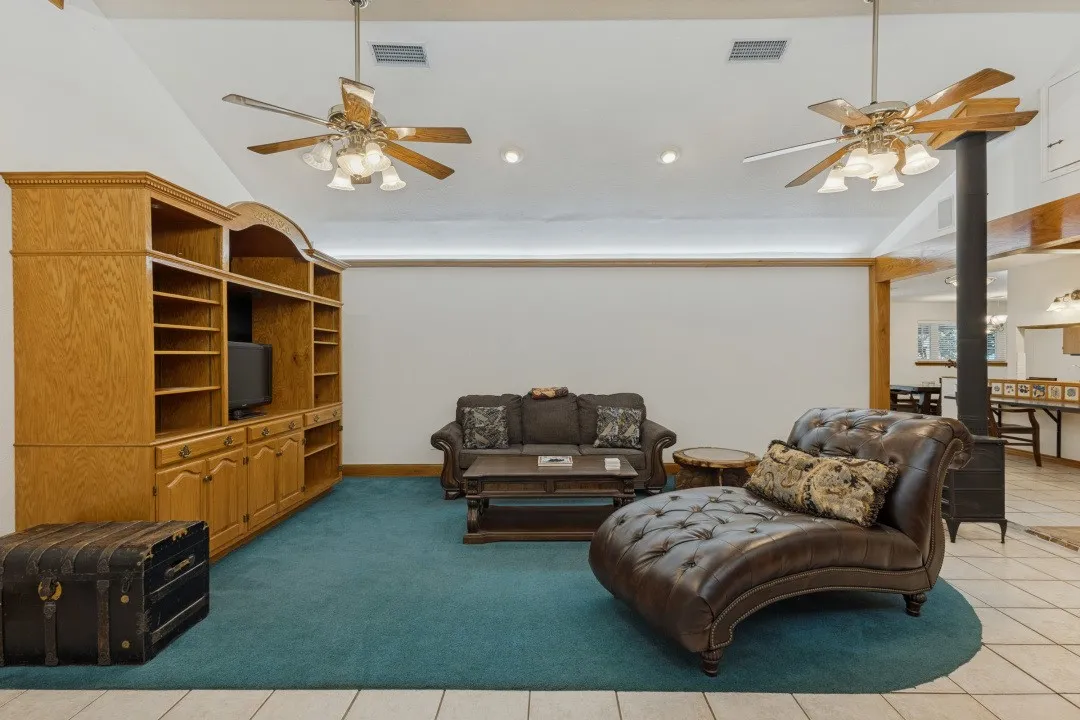 Single Family Residence For Sale in Hunt County , 4286 Country Creek Rd 3321, Greenville, Texas 75204, 3 Bedroom, 2 Bathroom, Garage spaces, 3,473 Sqft, built in 1969, mls#21384862, Real Estate Agent in Greenville, Homes For Sale in Hunt county, Homes For Sale in Greenville, Realtor in Greenville Texas, Real Estate Brokerage Independent Realty Texas, Luminita Cordes Realtor