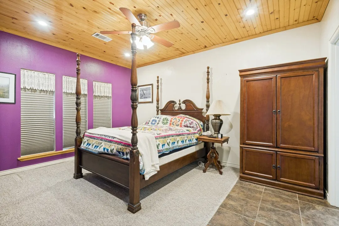 Single Family Residence For Sale in Hunt County , 4286 Country Creek Rd 3321, Greenville, Texas 75204, 3 Bedroom, 2 Bathroom, Garage spaces, 3,473 Sqft, built in 1969, mls#21384862, Real Estate Agent in Greenville, Homes For Sale in Hunt county, Homes For Sale in Greenville, Realtor in Greenville Texas, Real Estate Brokerage Independent Realty Texas, Luminita Cordes Realtor
