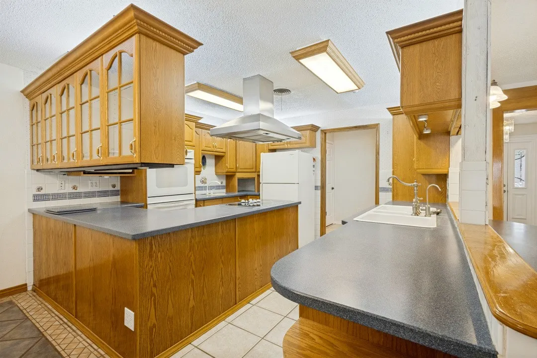 Single Family Residence For Sale in Hunt County , 4286 Country Creek Rd 3321, Greenville, Texas 75204, 3 Bedroom, 2 Bathroom, Garage spaces, 3,473 Sqft, built in 1969, mls#21384862, Real Estate Agent in Greenville, Homes For Sale in Hunt county, Homes For Sale in Greenville, Realtor in Greenville Texas, Real Estate Brokerage Independent Realty Texas, Luminita Cordes Realtor