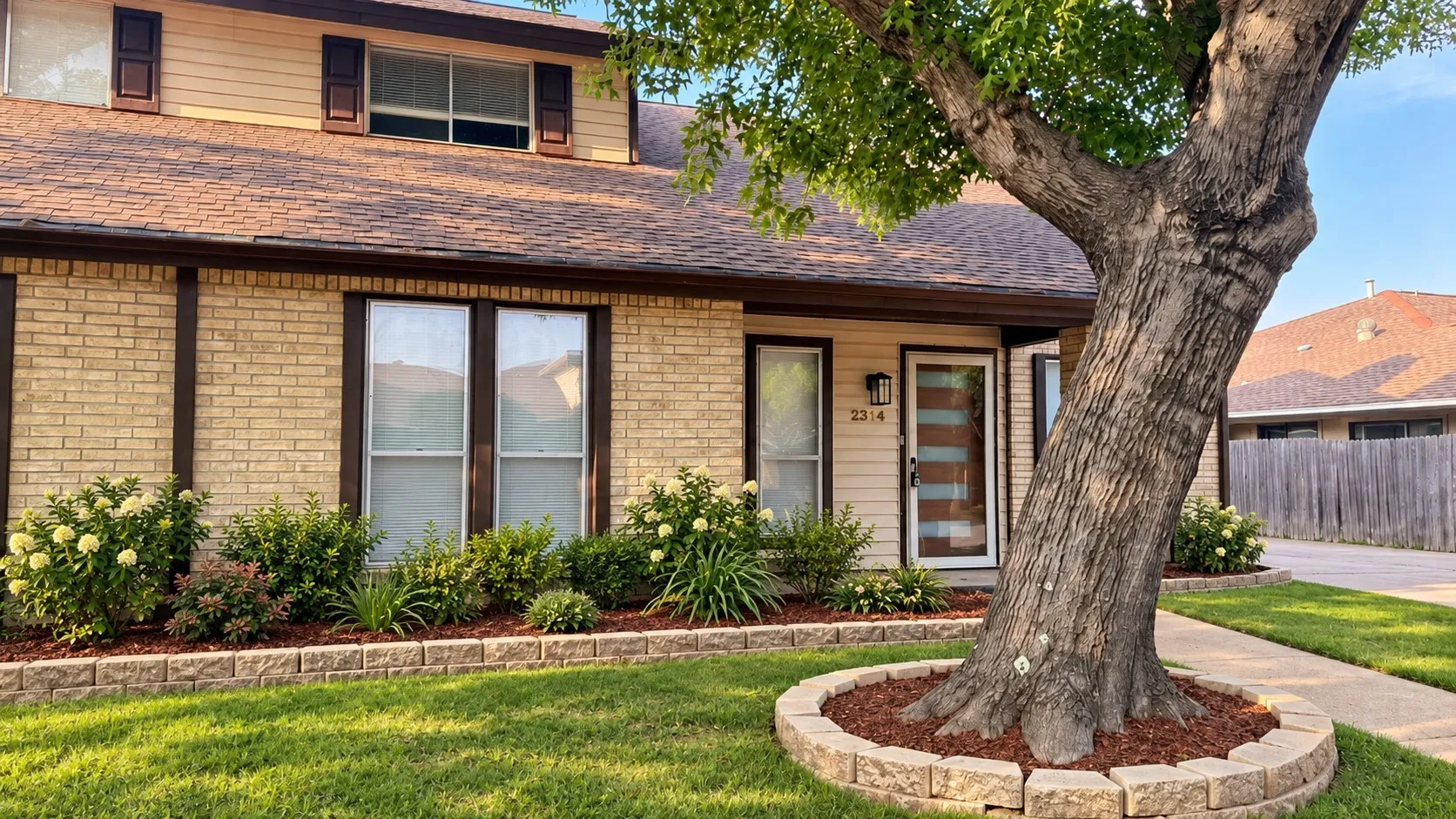 Duplex For Rent in Tarrant County , 2314 Garden Park Court, Arlington, Texas 76013, 2 Bedroom, 3 Bathroom, 2 Garage spaces, 1,628 Sqft, built in 1977, mls#21387837, Real Estate Agent in Arlington, Homes For Rent in Tarrant county, Homes For Rent in Arlington, Realtor in Arlington Texas, Real Estate Brokerage Independent Realty Texas, Luminita Cordes Realtor