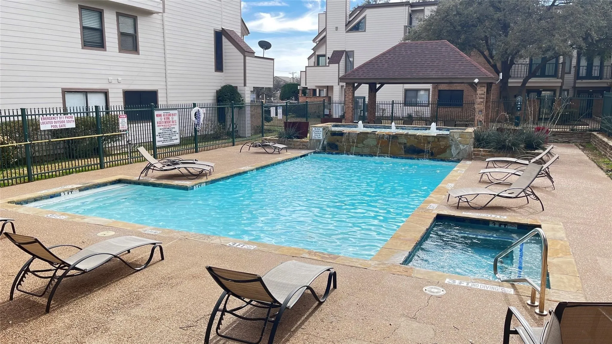 Condominium For Rent in Tarrant County , 2301 Basil Drive F305, Arlington, Texas 76006, 1 Bedroom, 1 Bathroom, Garage spaces, 486 Sqft, built in 1981, mls#21387840, Real Estate Agent in Arlington, Homes For Rent in Tarrant county, Homes For Rent in Arlington, Realtor in Arlington Texas, Real Estate Brokerage Independent Realty Texas, Luminita Cordes Realtor