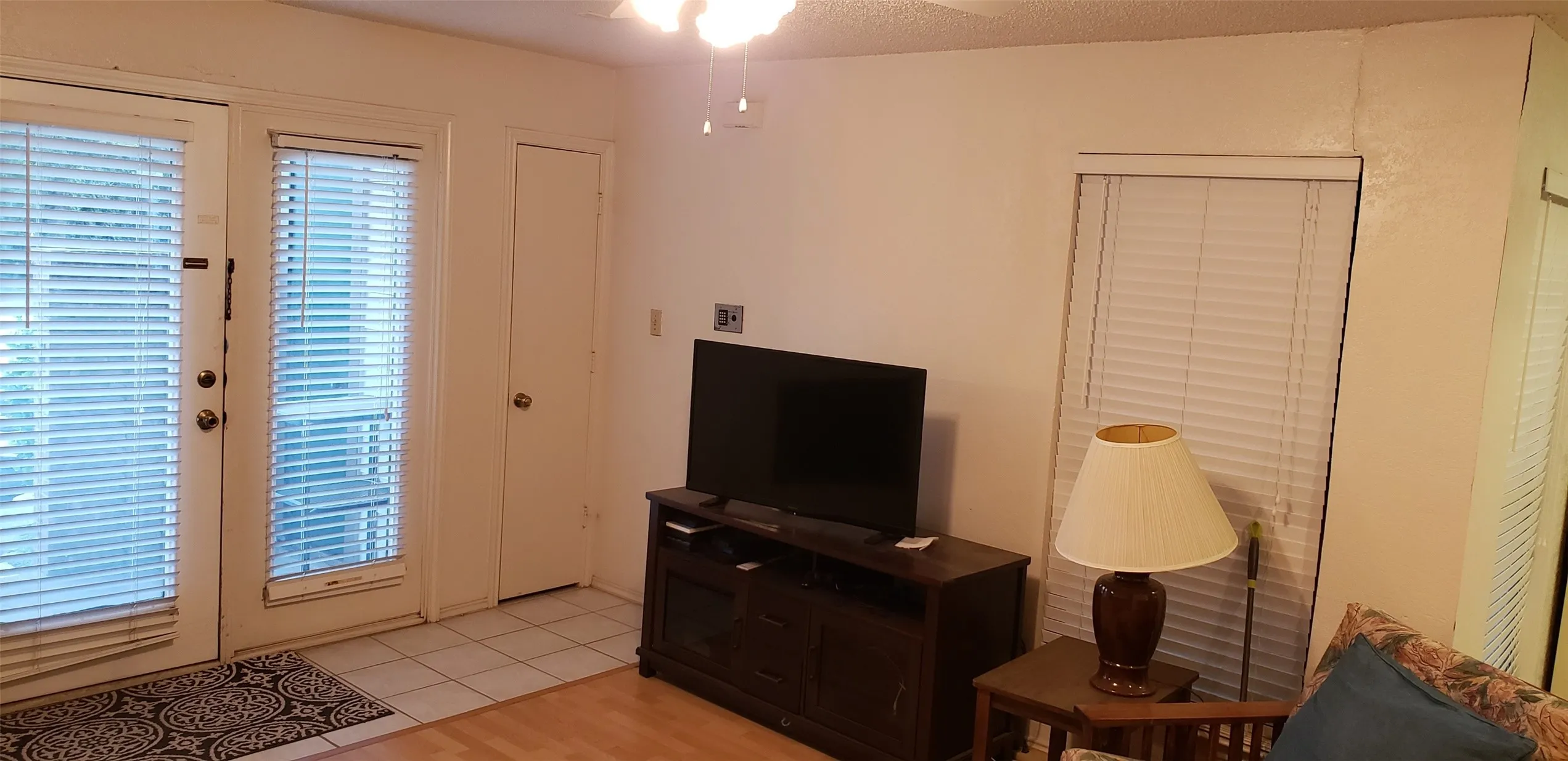 Condominium For Rent in Tarrant County , 2301 Balsam Drive M103, Arlington, Texas 76006, 1 Bedroom, 1 Bathroom, Garage spaces, 551 Sqft, built in 1983, mls#21387841, Real Estate Agent in Arlington, Homes For Rent in Tarrant county, Homes For Rent in Arlington, Realtor in Arlington Texas, Real Estate Brokerage Independent Realty Texas, Luminita Cordes Realtor