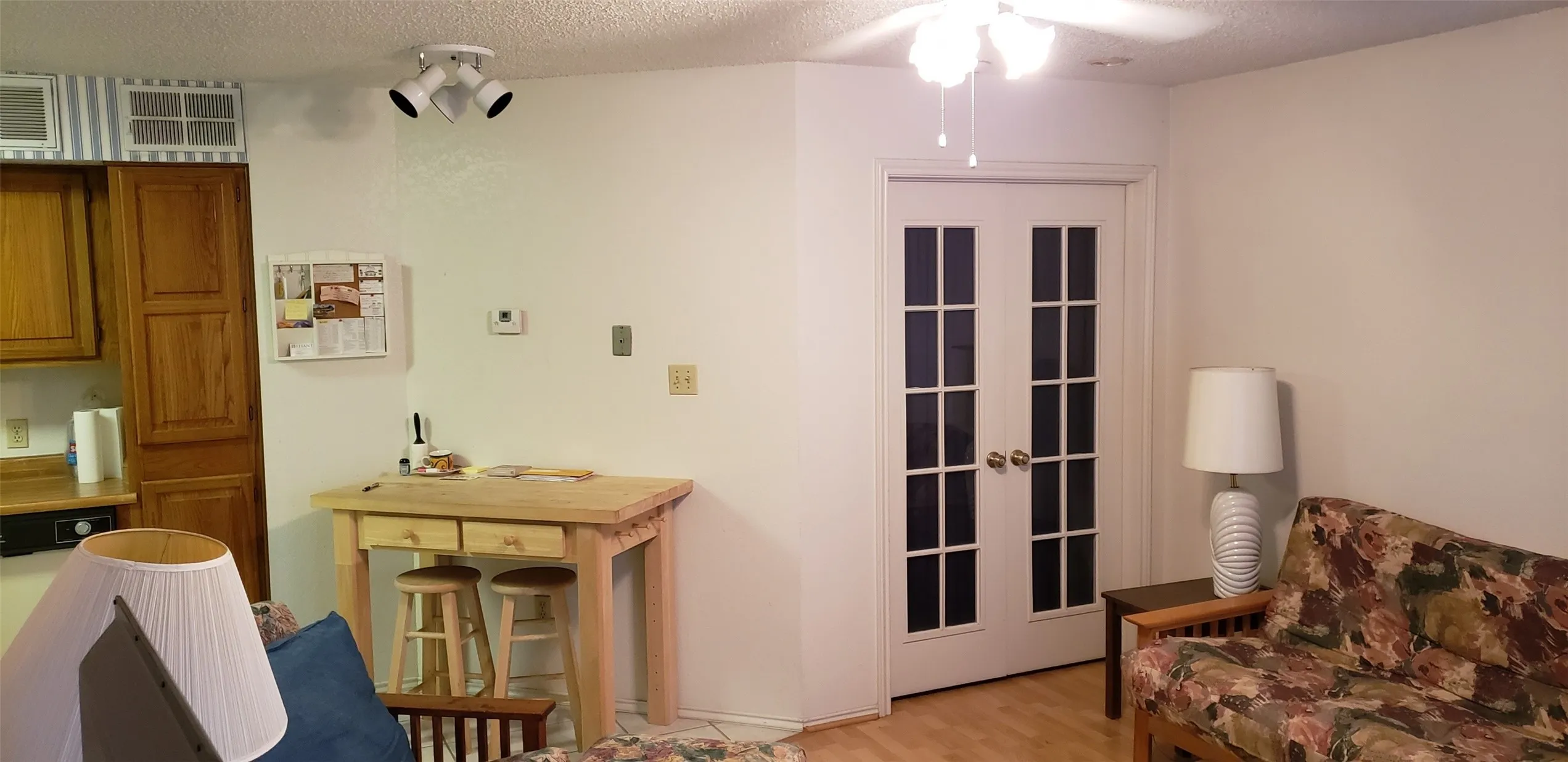 Condominium For Rent in Tarrant County , 2301 Balsam Drive M103, Arlington, Texas 76006, 1 Bedroom, 1 Bathroom, Garage spaces, 551 Sqft, built in 1983, mls#21387841, Real Estate Agent in Arlington, Homes For Rent in Tarrant county, Homes For Rent in Arlington, Realtor in Arlington Texas, Real Estate Brokerage Independent Realty Texas, Luminita Cordes Realtor