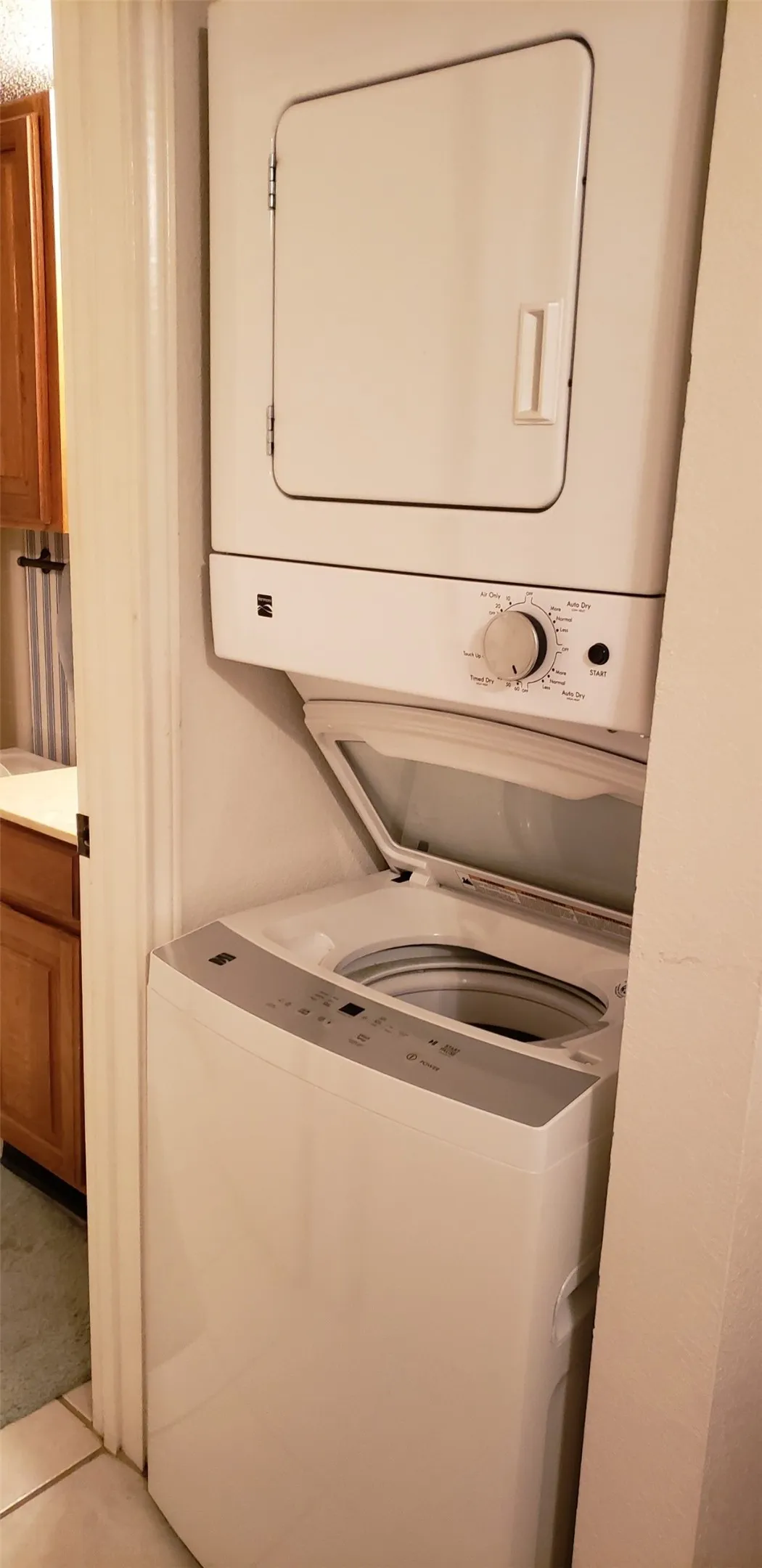 Condominium For Rent in Tarrant County , 2301 Balsam Drive M103, Arlington, Texas 76006, 1 Bedroom, 1 Bathroom, Garage spaces, 551 Sqft, built in 1983, mls#21387841, Real Estate Agent in Arlington, Homes For Rent in Tarrant county, Homes For Rent in Arlington, Realtor in Arlington Texas, Real Estate Brokerage Independent Realty Texas, Luminita Cordes Realtor
