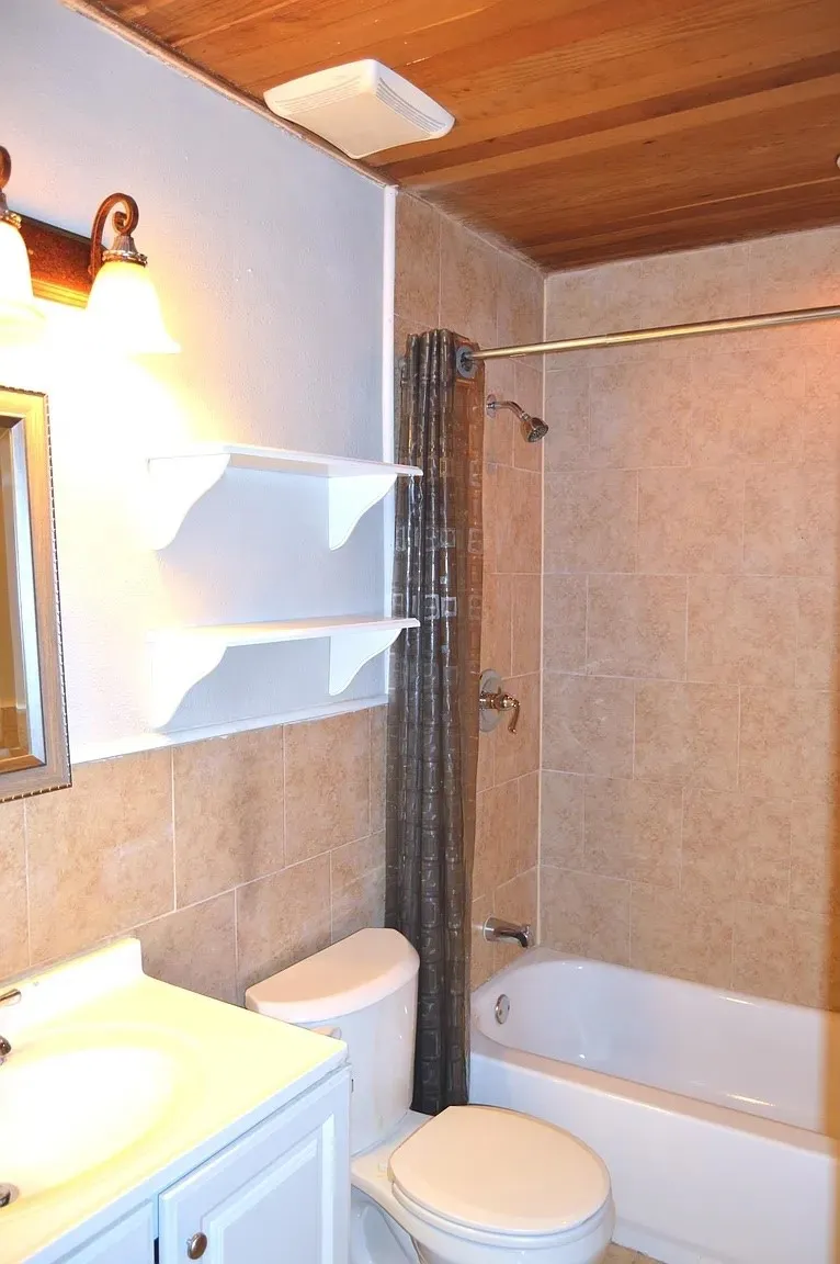 Single Family Residence For Rent in Tarrant County , 5729 Emerson Drive, Watauga, Texas 76148, 3 Bedroom, 2 Bathroom, 1 Garage spaces, 1,029 Sqft, built in 1963, mls#21387839, Real Estate Agent in Watauga, Homes For Rent in Tarrant county, Homes For Rent in Watauga, Realtor in Watauga Texas, Real Estate Brokerage Independent Realty Texas, Luminita Cordes Realtor