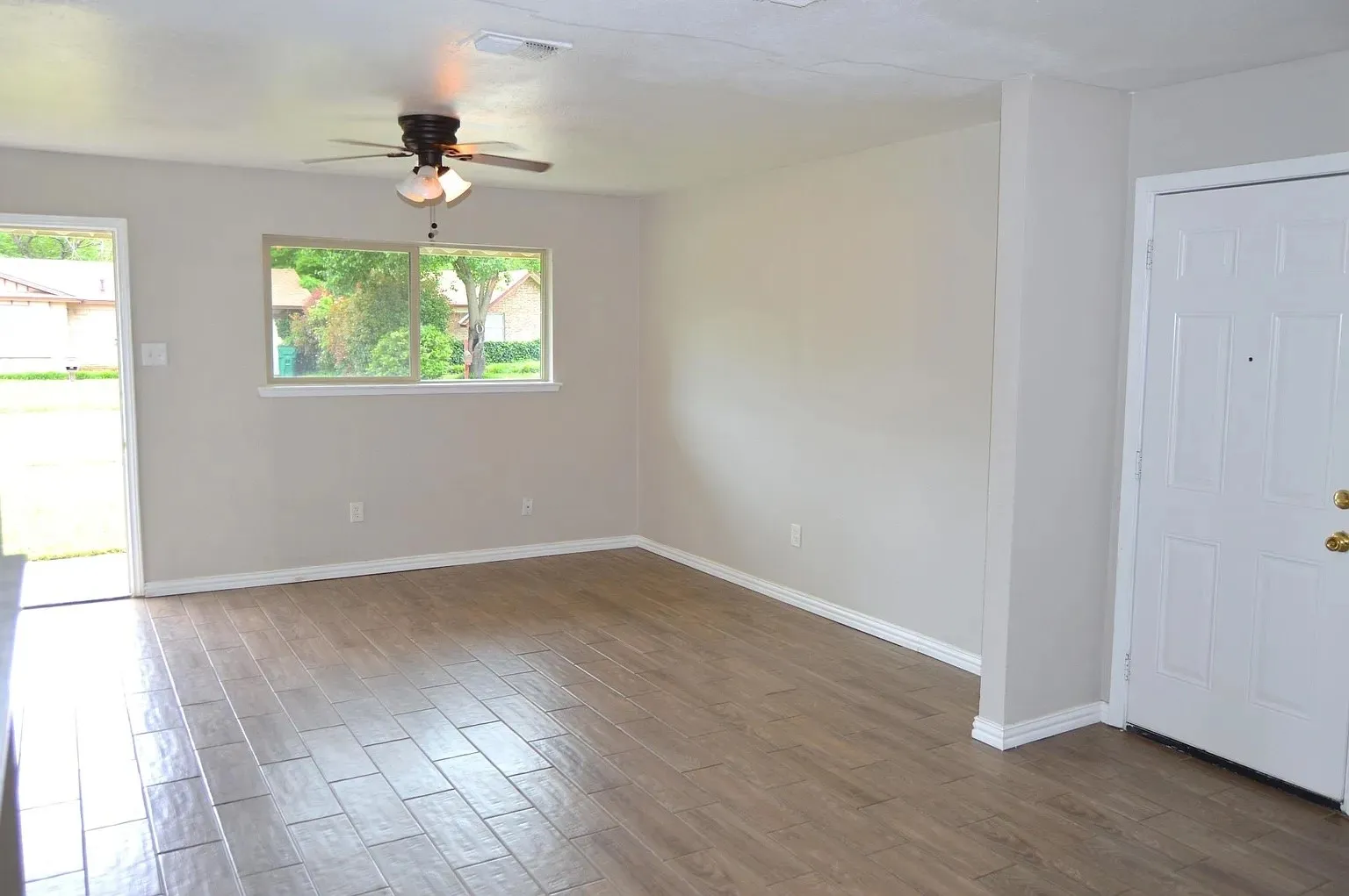 Single Family Residence For Rent in Tarrant County , 5729 Emerson Drive, Watauga, Texas 76148, 3 Bedroom, 2 Bathroom, 1 Garage spaces, 1,029 Sqft, built in 1963, mls#21387839, Real Estate Agent in Watauga, Homes For Rent in Tarrant county, Homes For Rent in Watauga, Realtor in Watauga Texas, Real Estate Brokerage Independent Realty Texas, Luminita Cordes Realtor