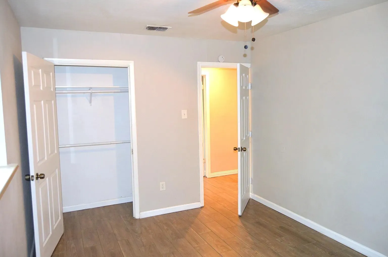 Single Family Residence For Rent in Tarrant County , 5729 Emerson Drive, Watauga, Texas 76148, 3 Bedroom, 2 Bathroom, 1 Garage spaces, 1,029 Sqft, built in 1963, mls#21387839, Real Estate Agent in Watauga, Homes For Rent in Tarrant county, Homes For Rent in Watauga, Realtor in Watauga Texas, Real Estate Brokerage Independent Realty Texas, Luminita Cordes Realtor