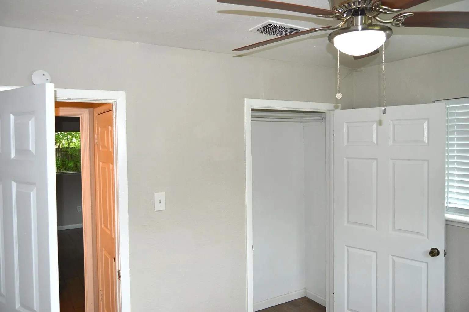Single Family Residence For Rent in Tarrant County , 5729 Emerson Drive, Watauga, Texas 76148, 3 Bedroom, 2 Bathroom, 1 Garage spaces, 1,029 Sqft, built in 1963, mls#21387839, Real Estate Agent in Watauga, Homes For Rent in Tarrant county, Homes For Rent in Watauga, Realtor in Watauga Texas, Real Estate Brokerage Independent Realty Texas, Luminita Cordes Realtor