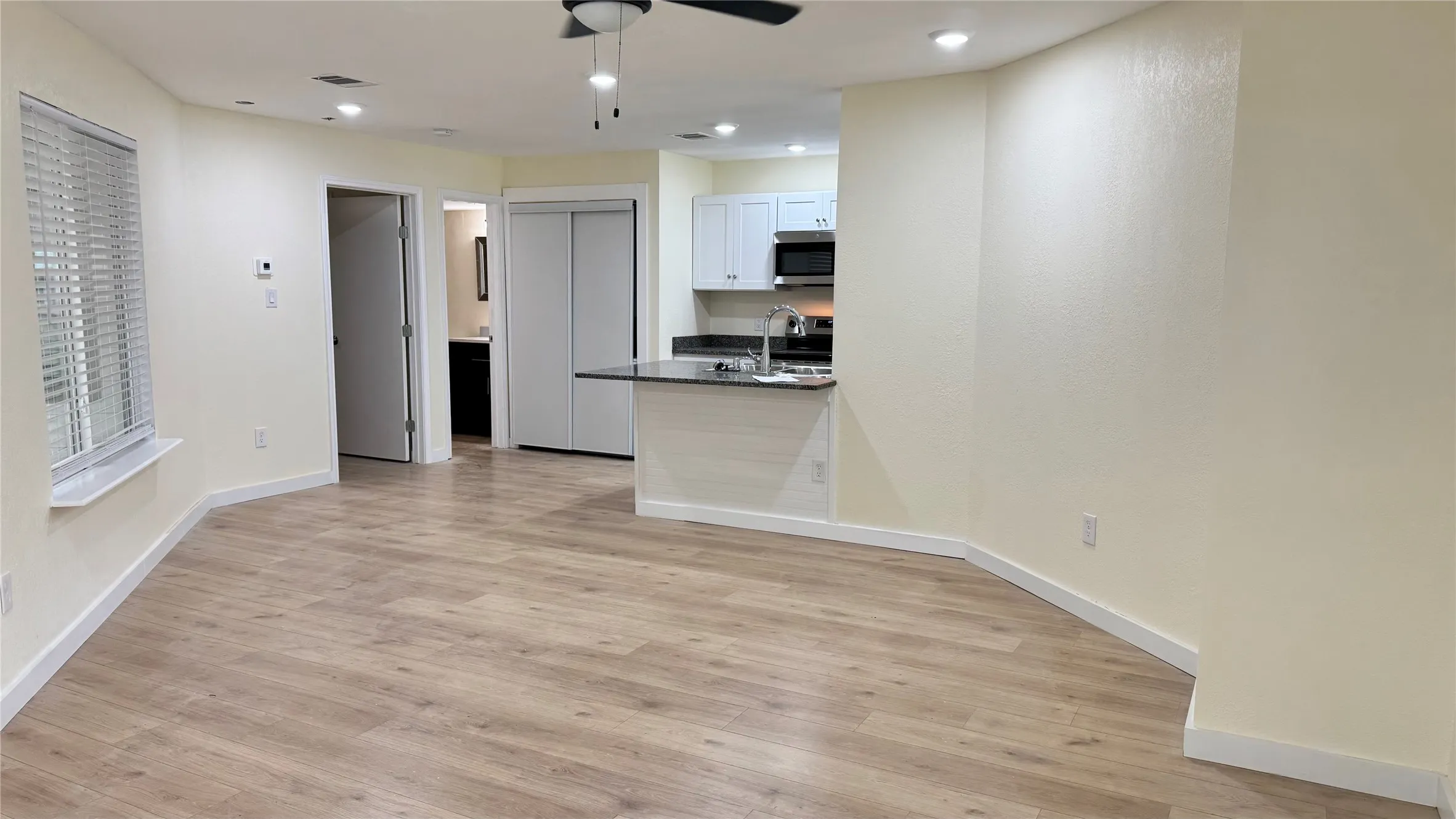 Condominium For Rent in Tarrant County , 2309 Balsam Drive K109, Arlington, Texas 76006, 2 Bedroom, 1 Bathroom, Garage spaces, 808 Sqft, built in 1981, mls#21387842, Real Estate Agent in Arlington, Homes For Rent in Tarrant county, Homes For Rent in Arlington, Realtor in Arlington Texas, Real Estate Brokerage Independent Realty Texas, Luminita Cordes Realtor